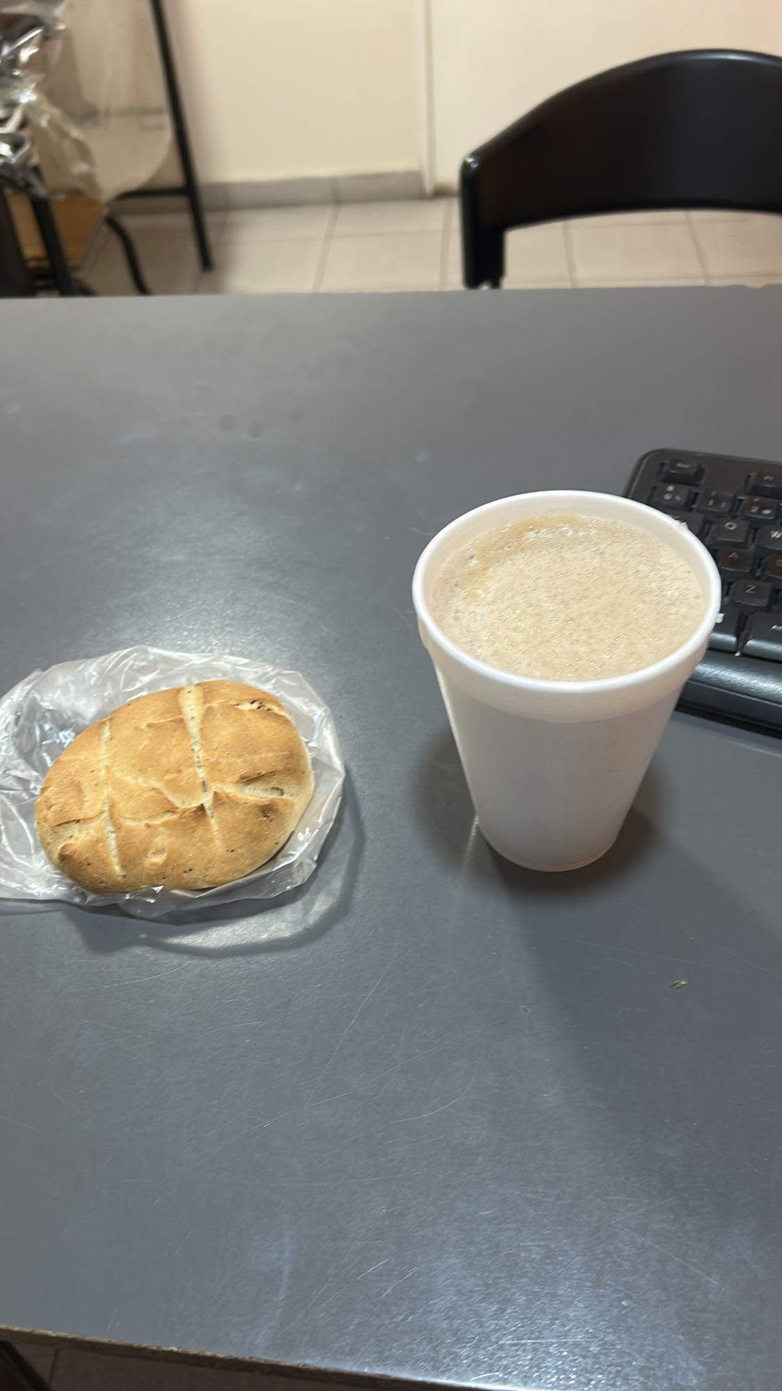 pan y bebida caliente