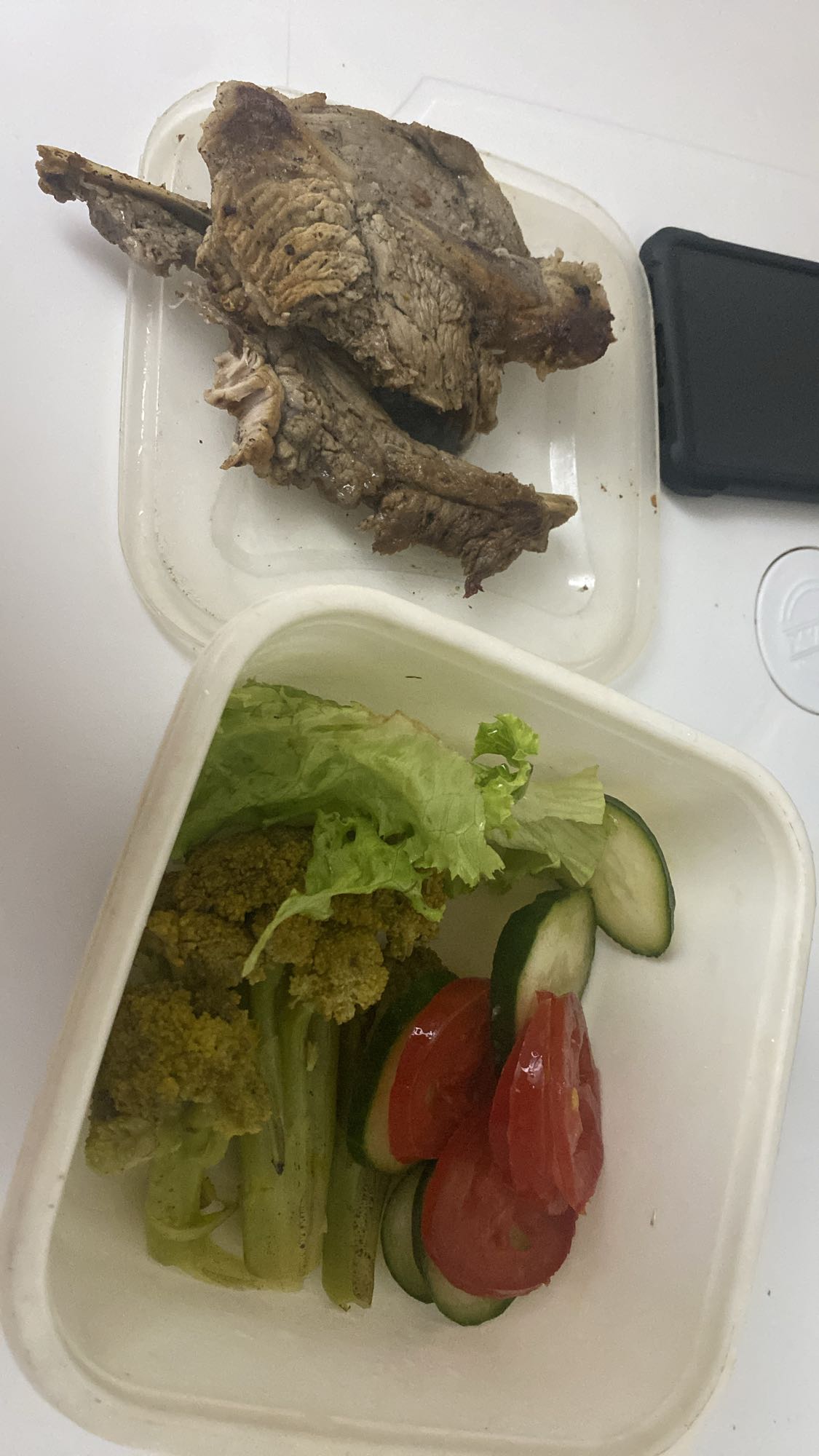 Carne con ensalada mixta