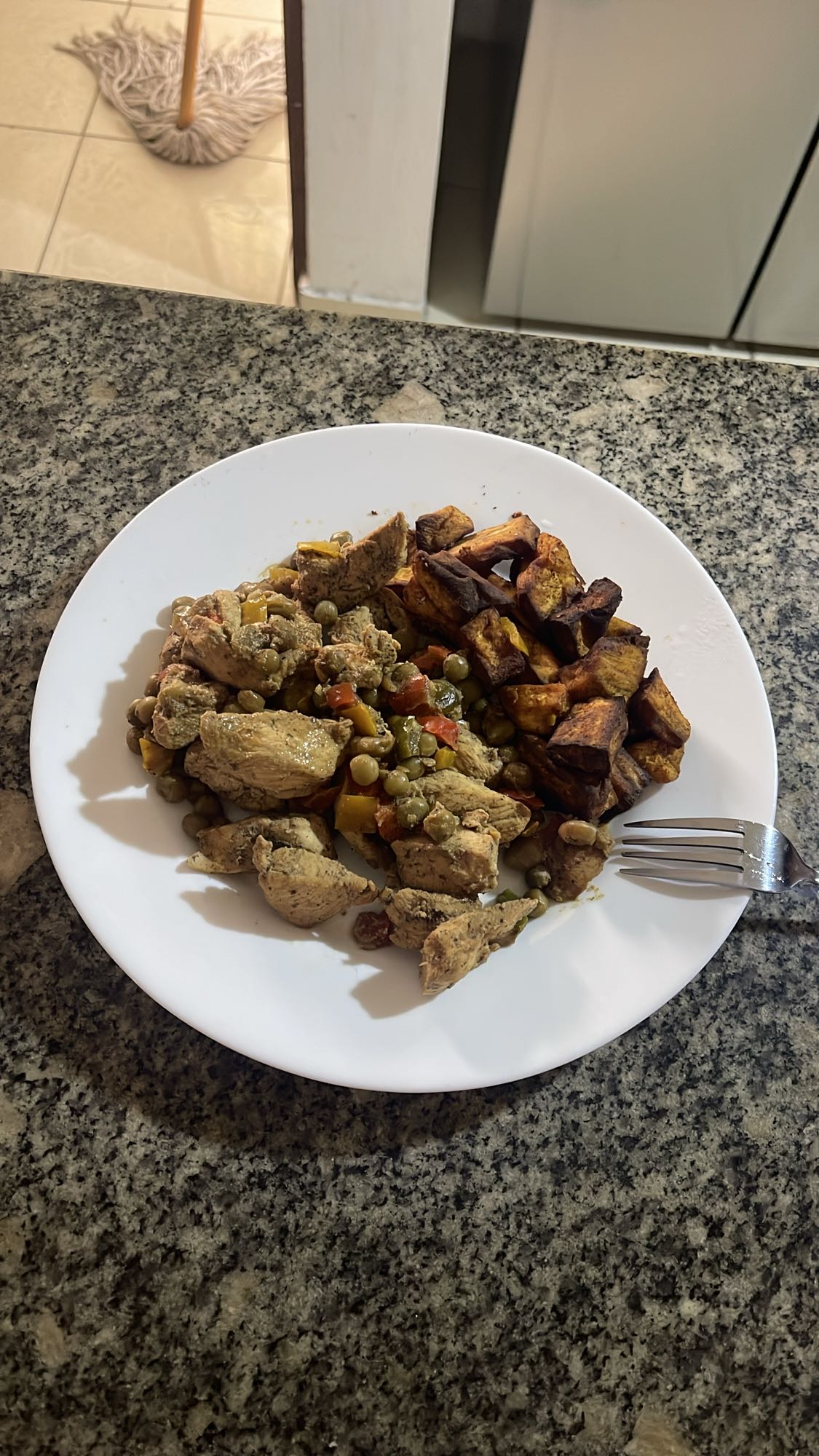 Pollo con verduras y camote