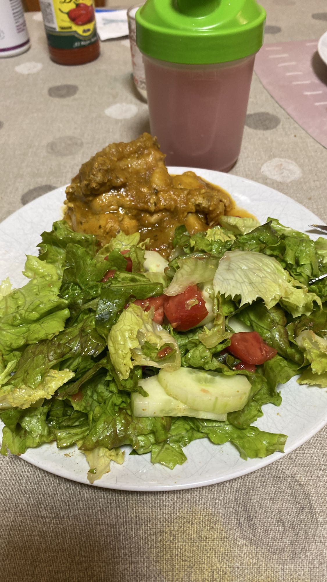 Pollo con ensalada fresca