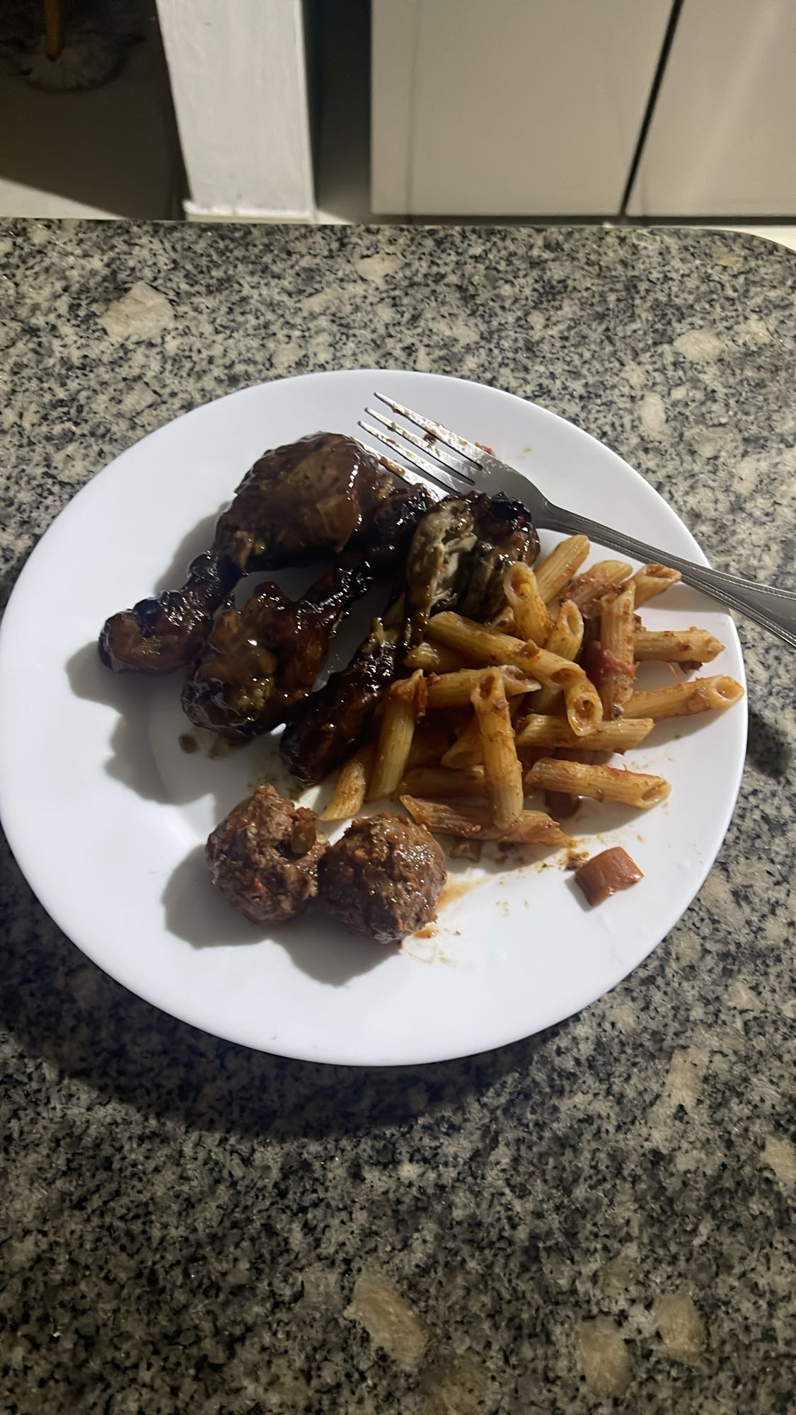 Pollo y pasta con albóndigas