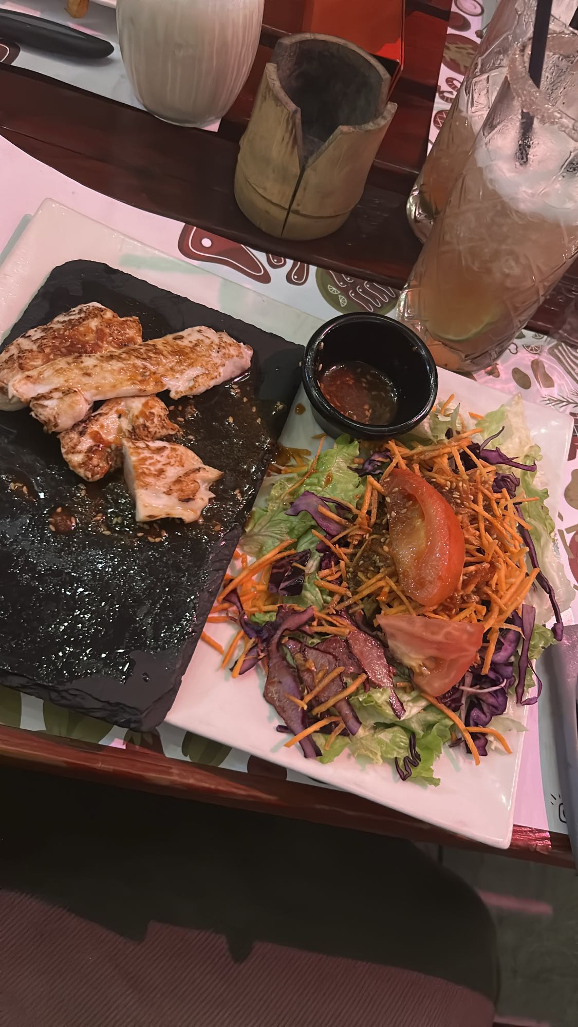 Poulet grillé et salade