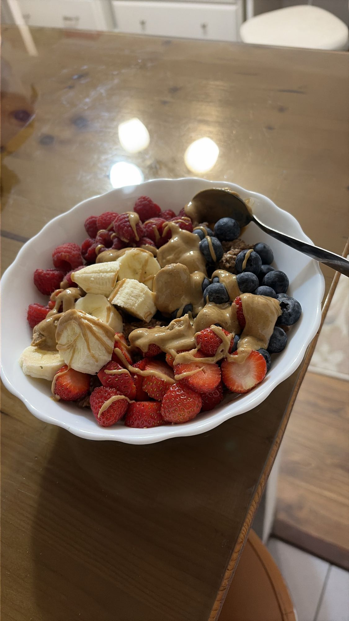 Terci de ovăz proteic cu fructe și unt de arahide