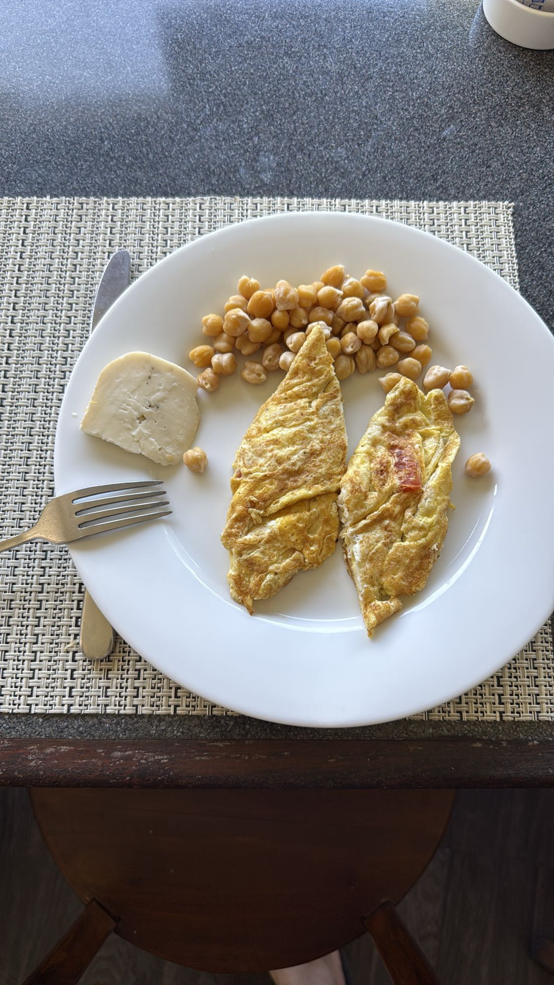 Омлет с нутом и сыром