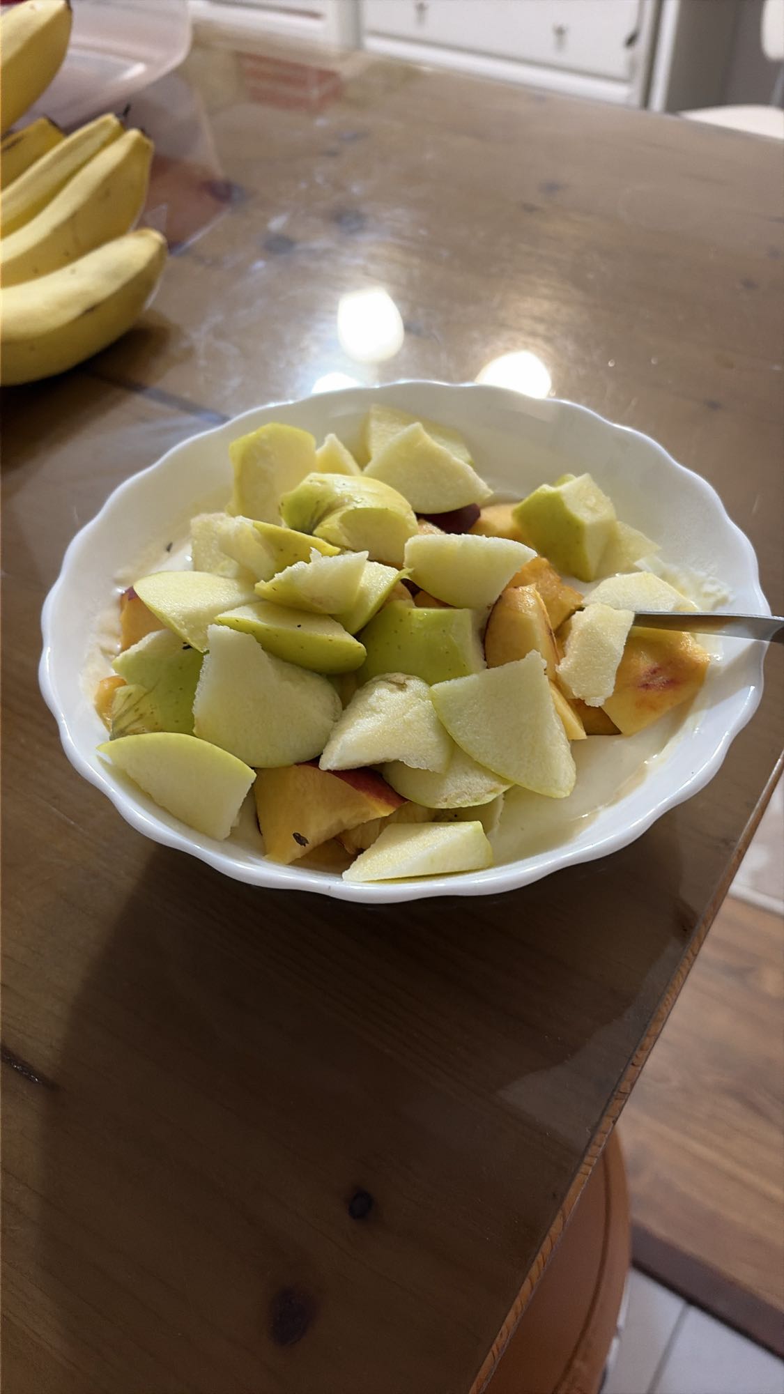 Salată de fructe cu iaurt grecesc și pudră proteică