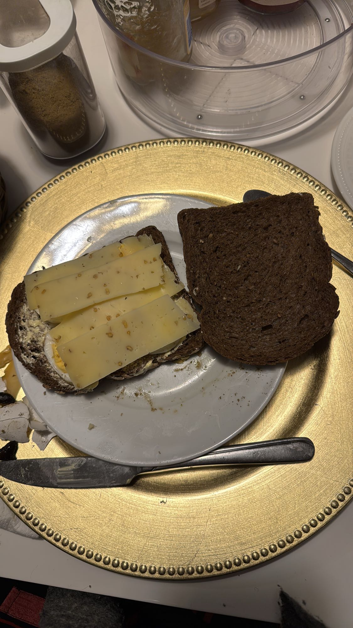 Bruin brood met kaas