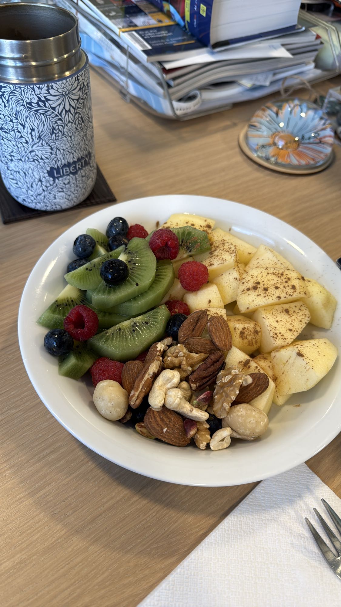 Φρουτοσαλάτα με ξηρούς καρπούς