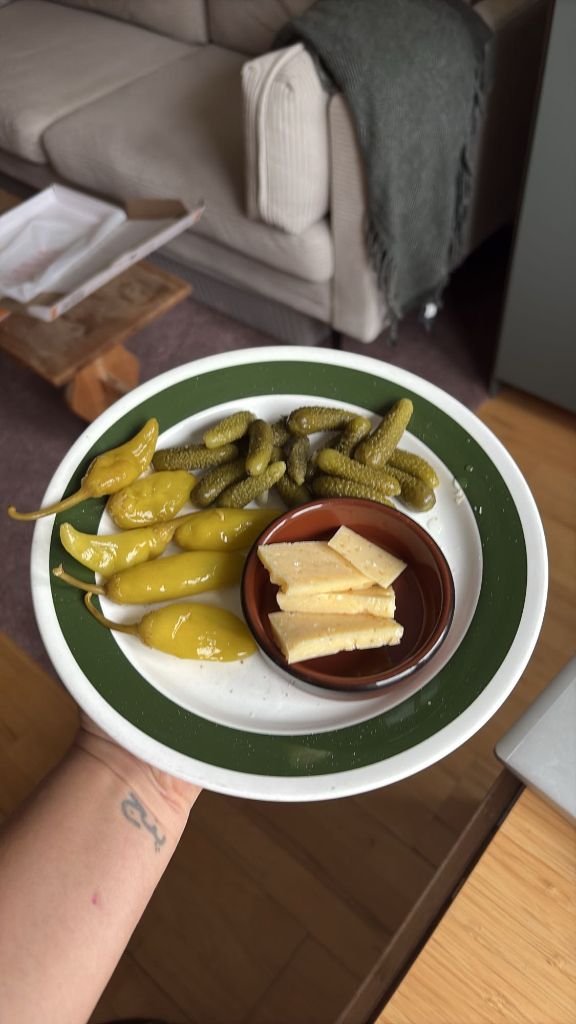 Ost och pickles tallrik