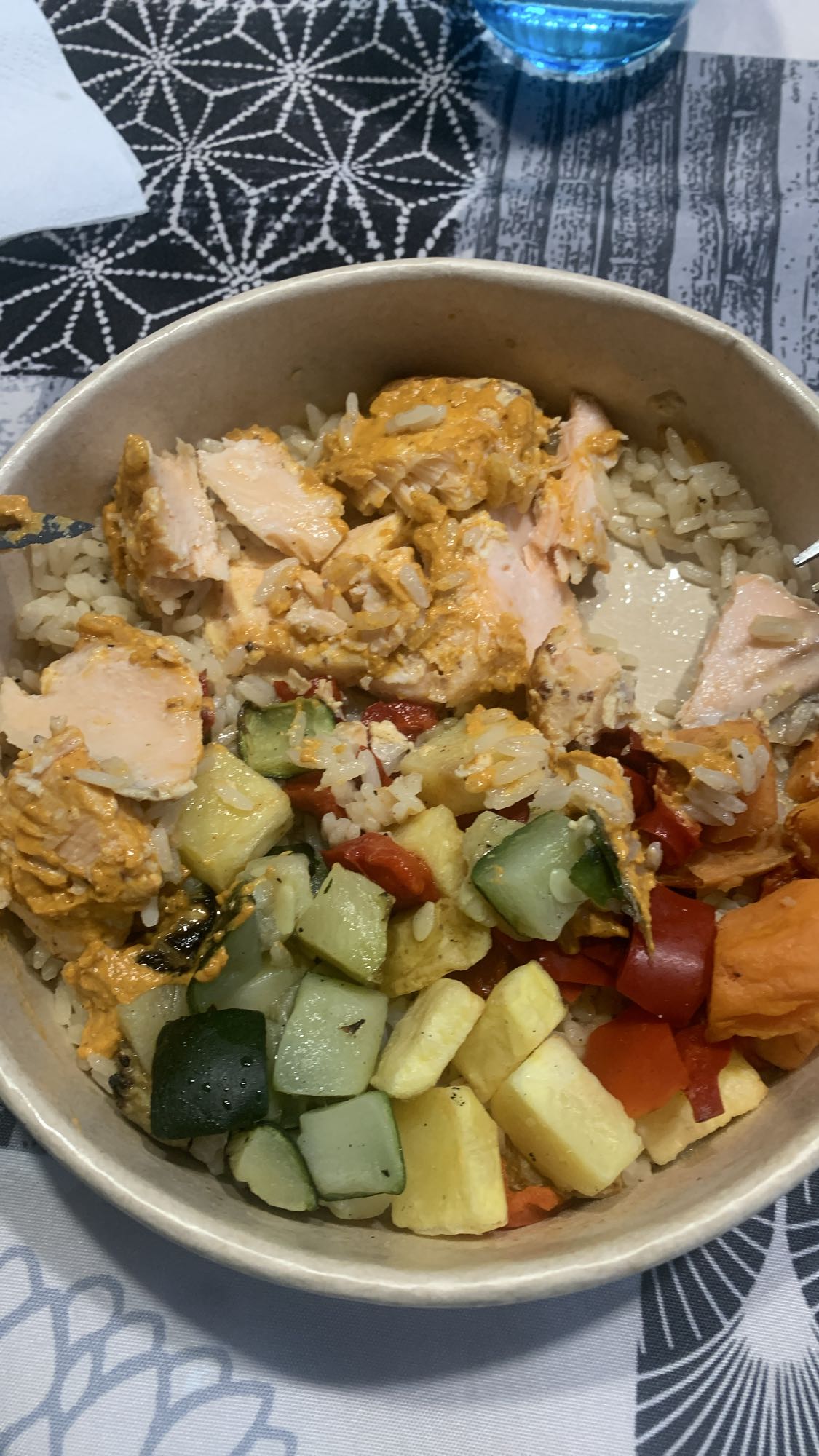 Bowl de salmón y verduras