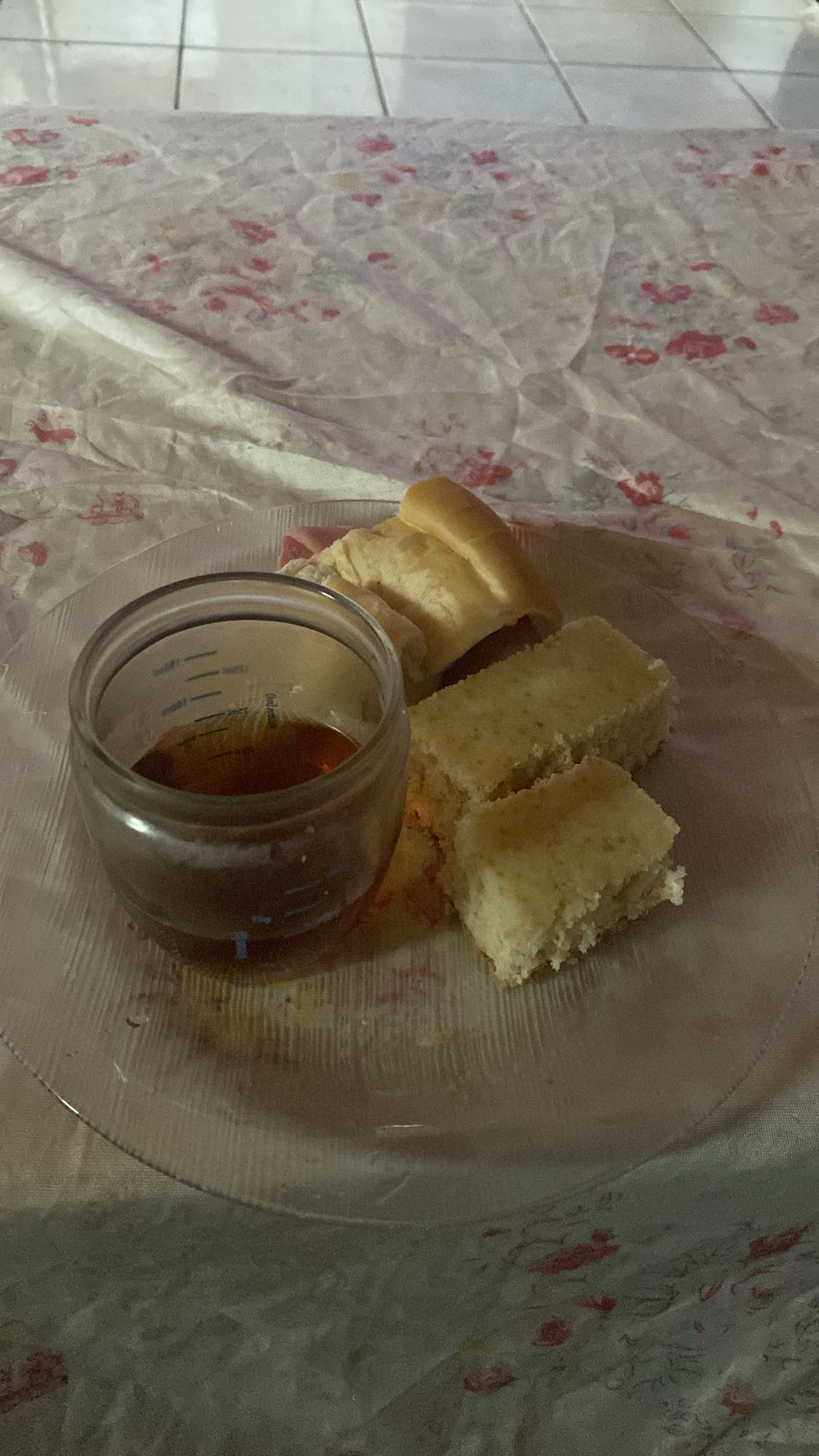 Lanche com bolo e chá