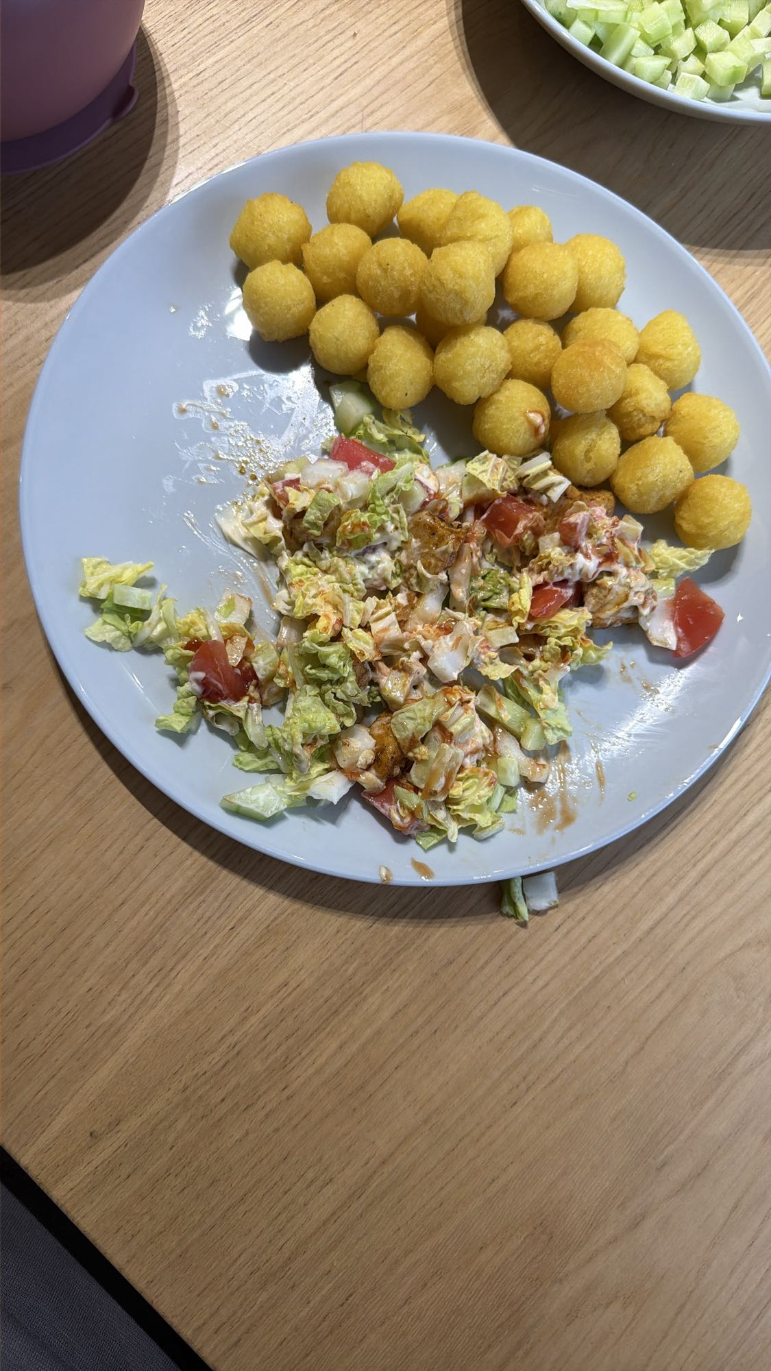 kulki ziemniaczane z sałatką