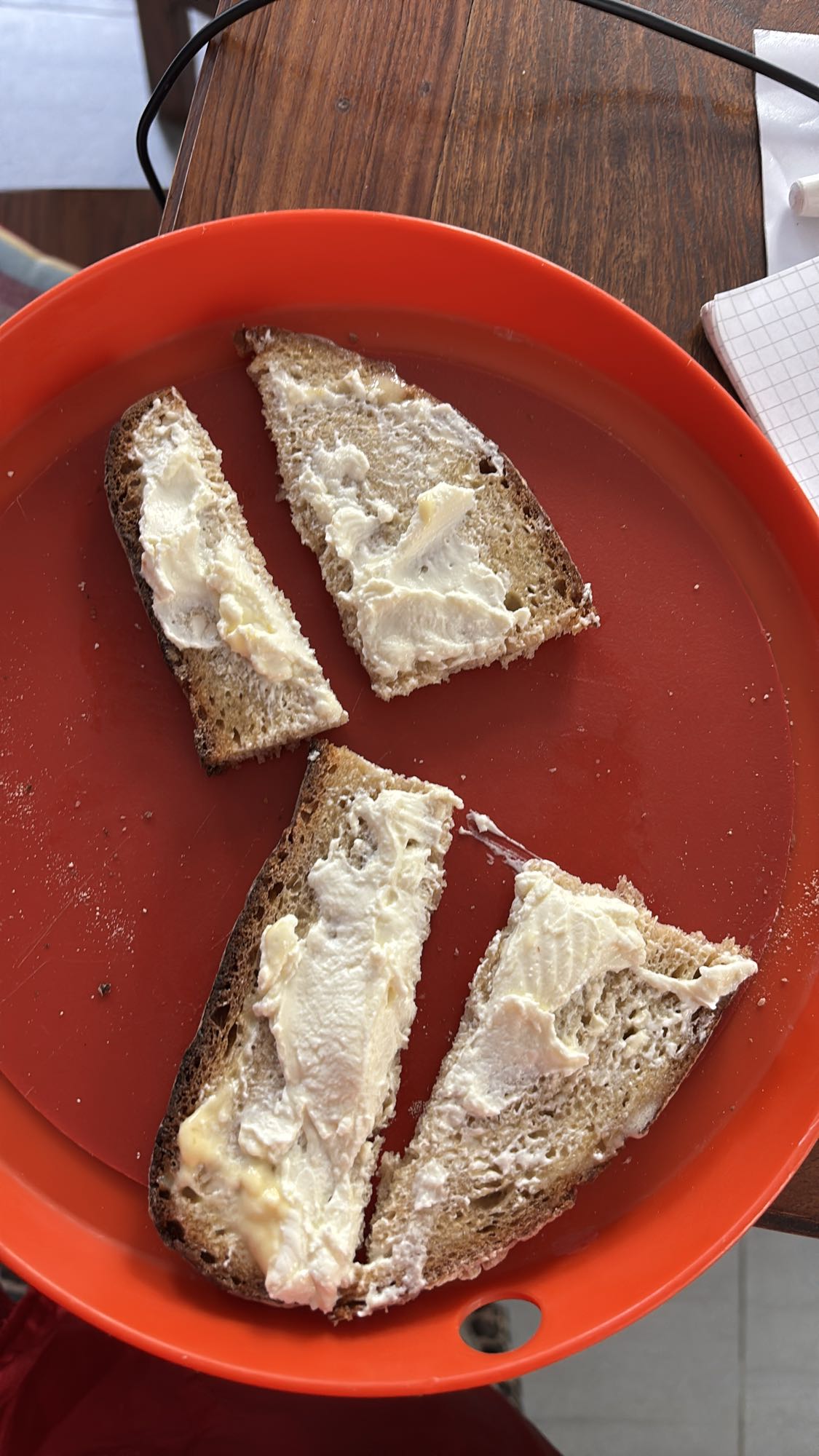 Pain avec fromage frais