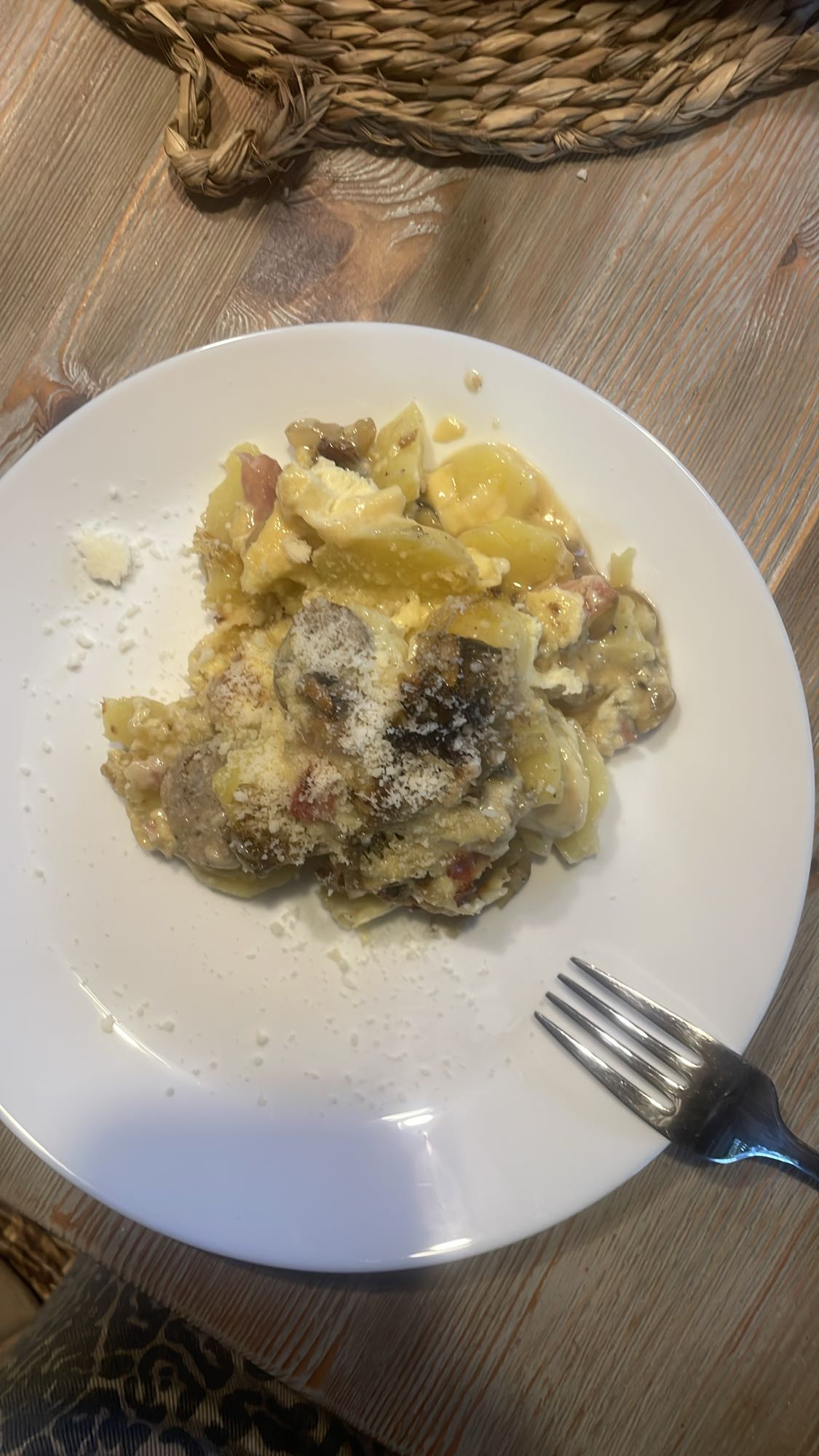 Zapiekanka z ziemniaków i kiełbasy