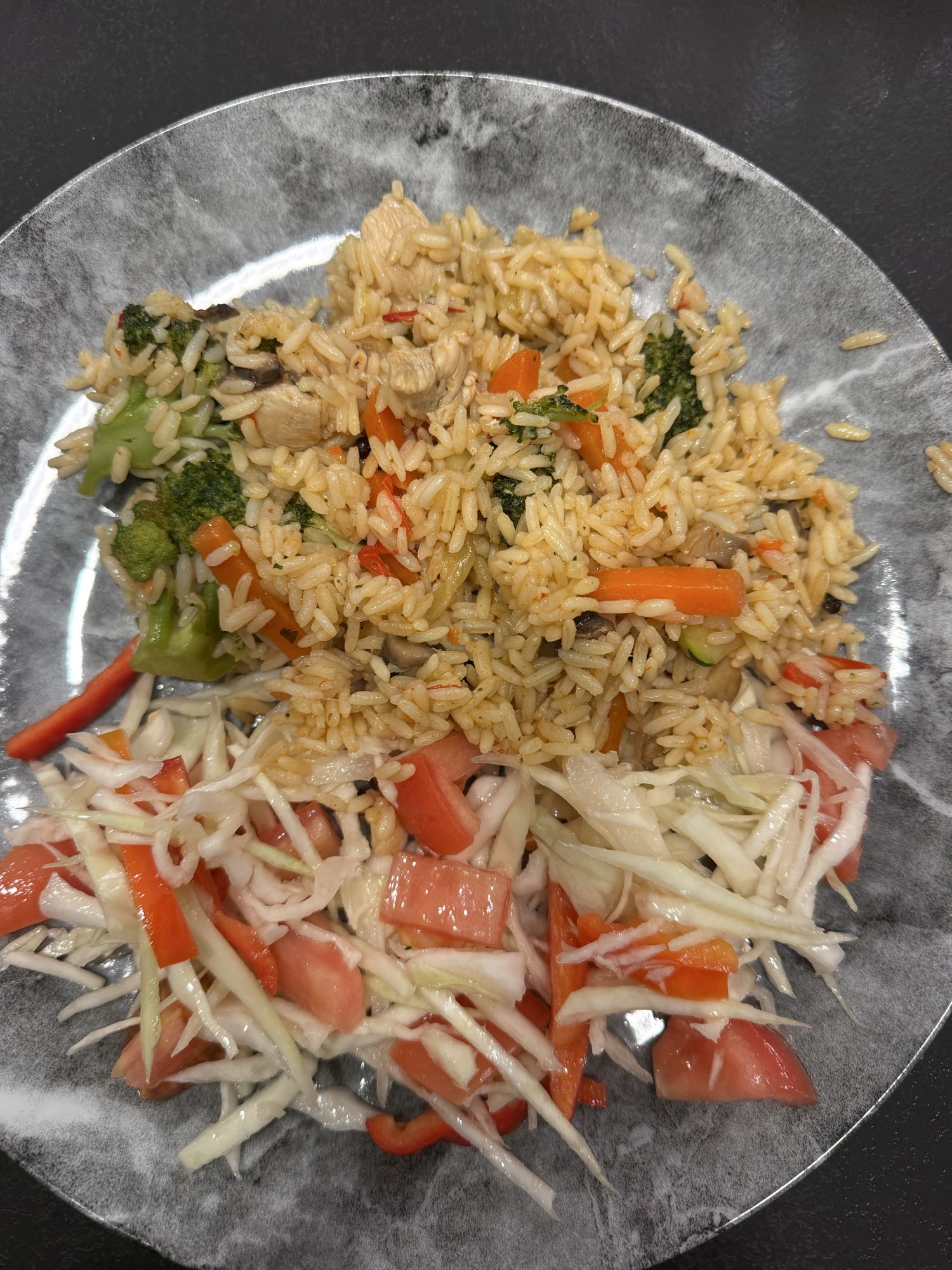 Riz sauté et salade fraîche