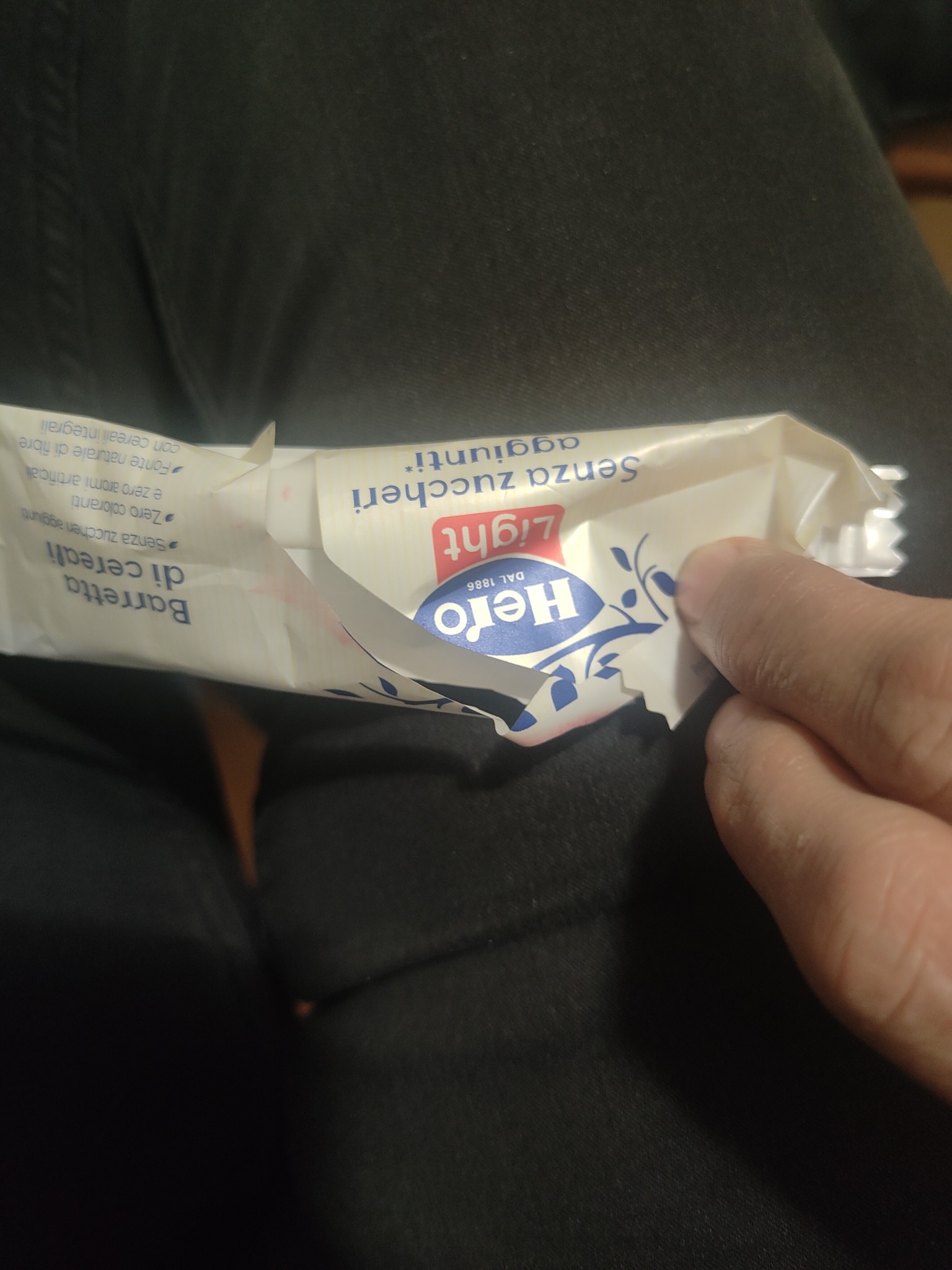 Hero Light Cereal Bar