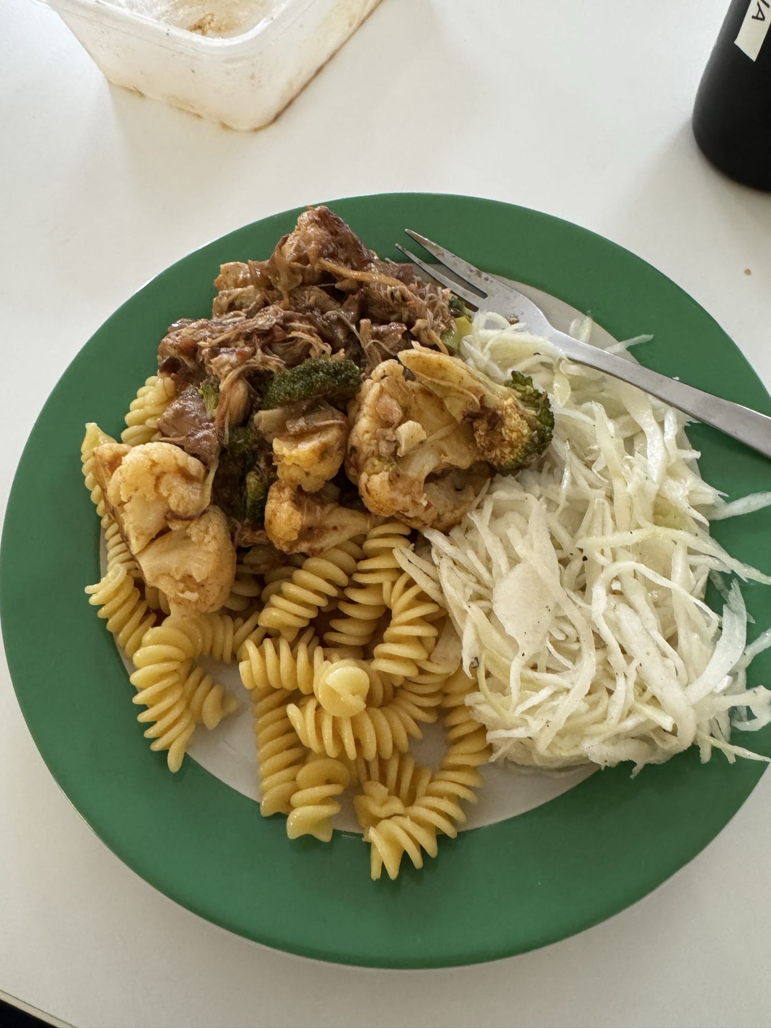 Pasta med kött & sallad