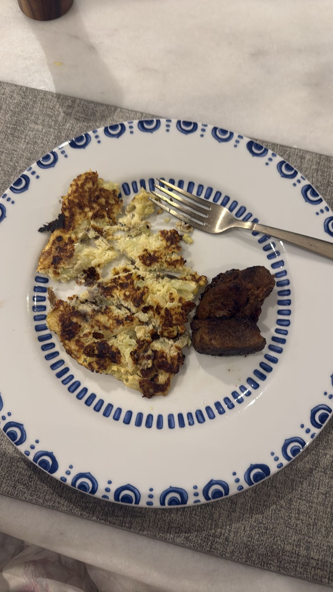 Tortilla de huevo y carne