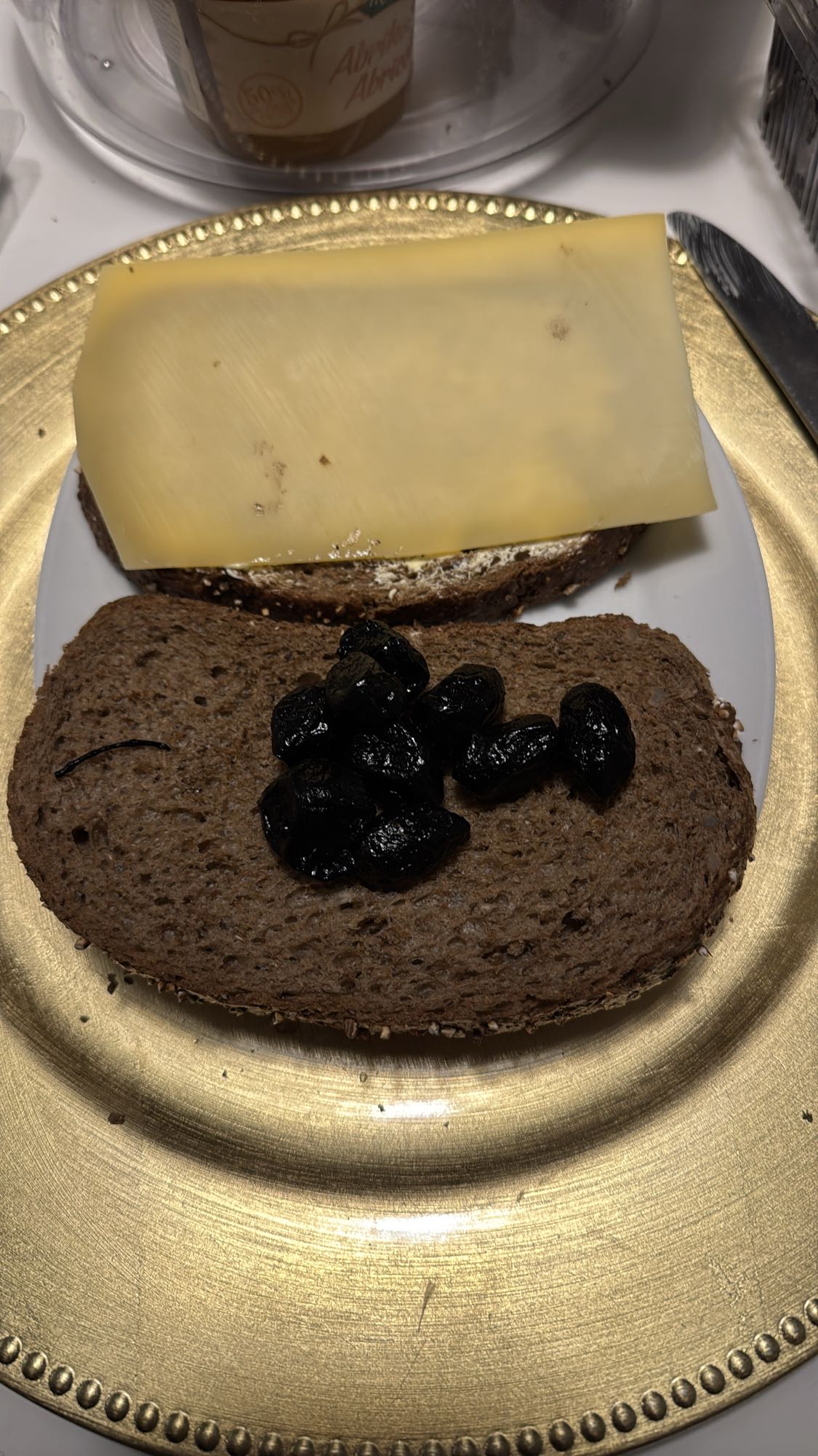 Kaas en olijf broodje