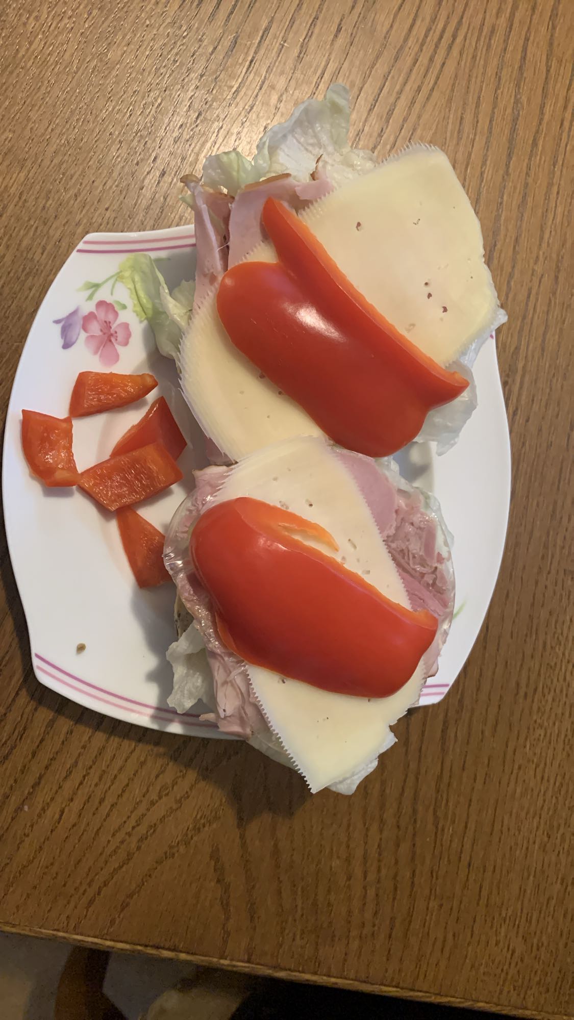 Kanapki z szynką i papryką