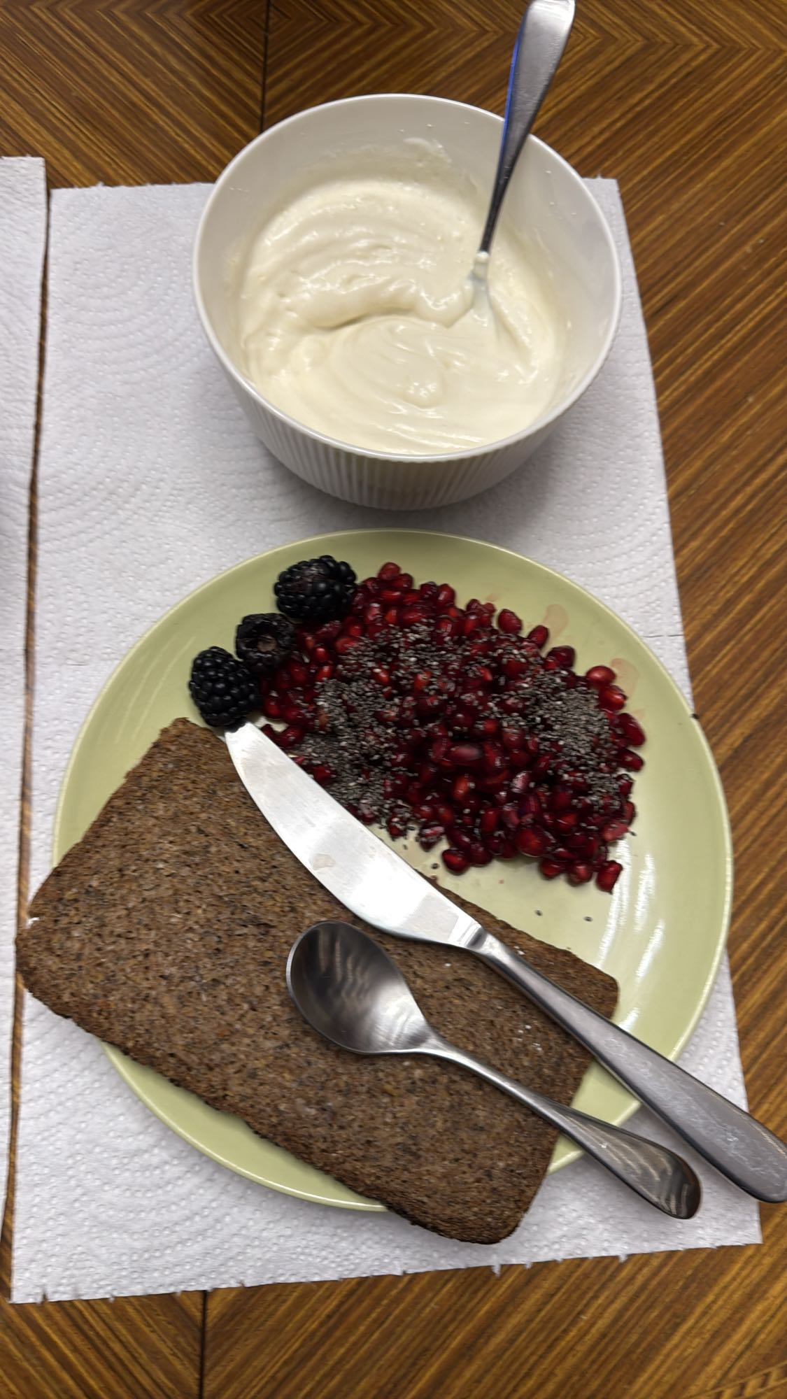 πρωινό με γιαούρτι και φρούτα