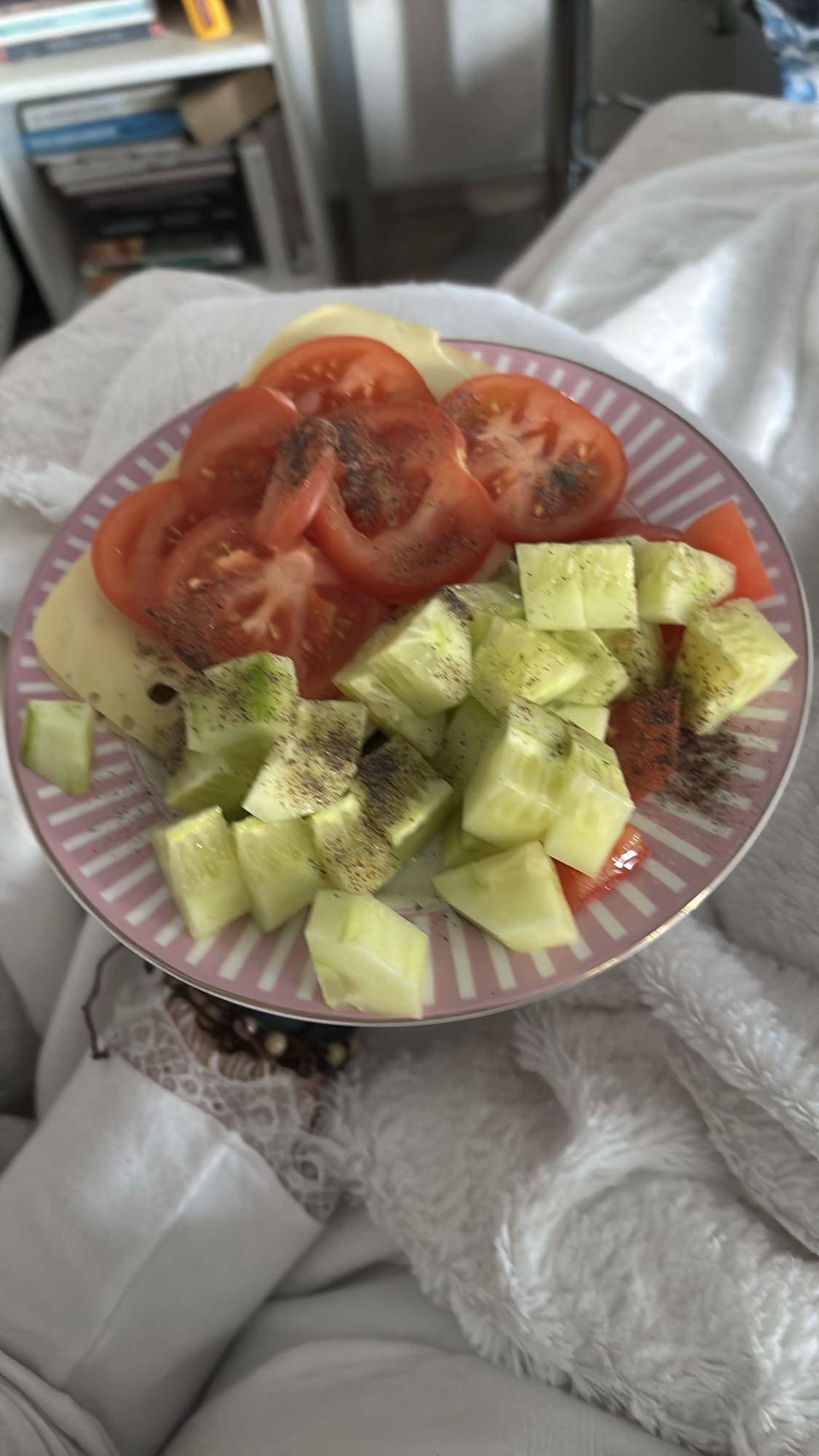 Pomidor, ogórek i ser