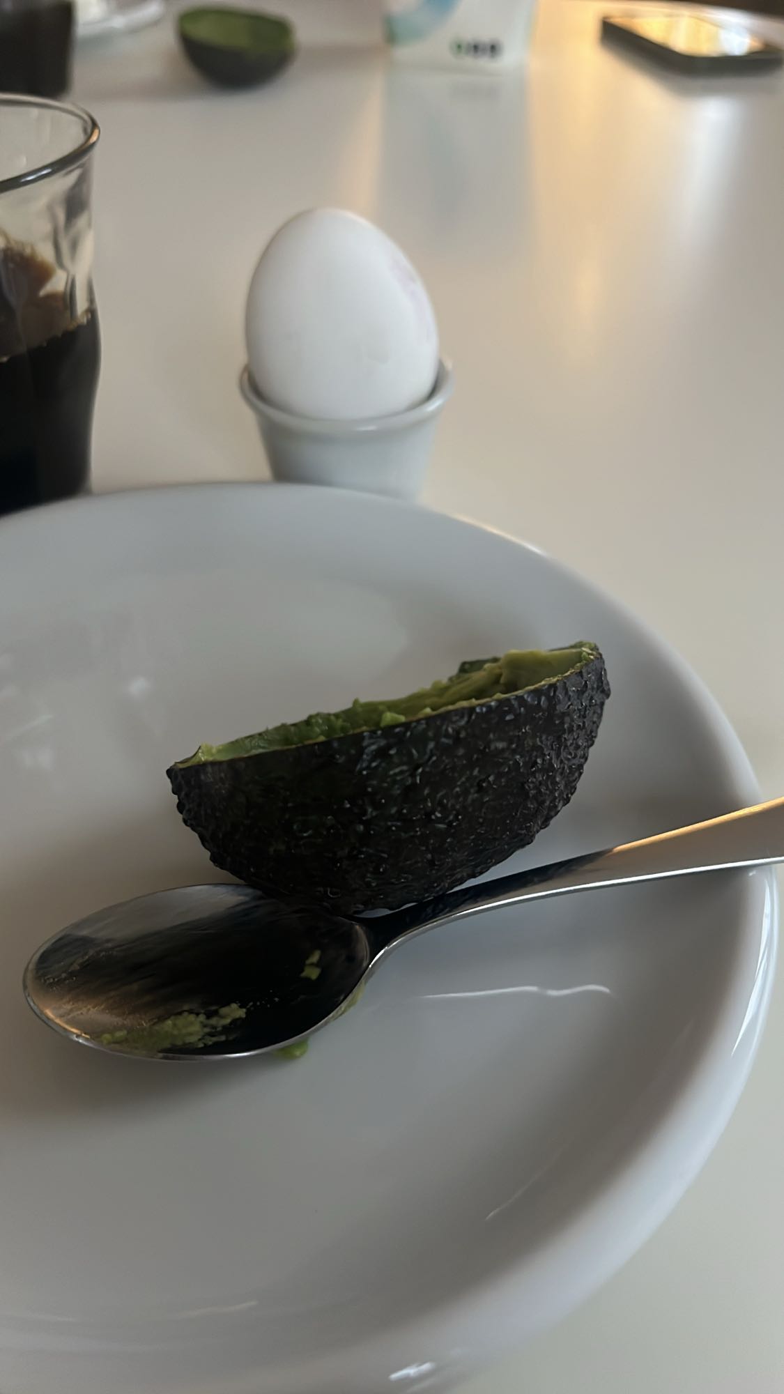 Ägg och avokadofrukost