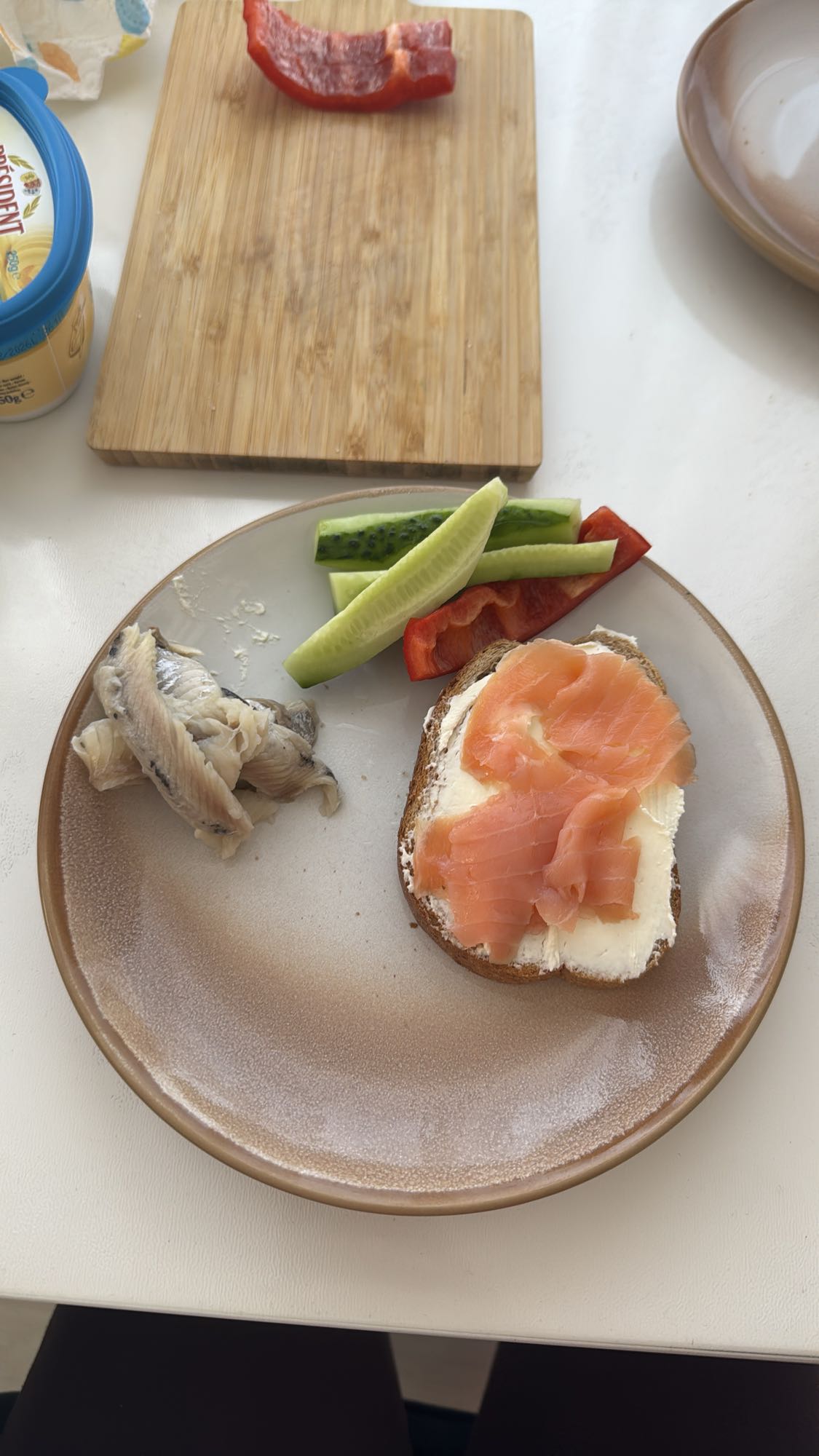 Mic dejun cu pește și legume