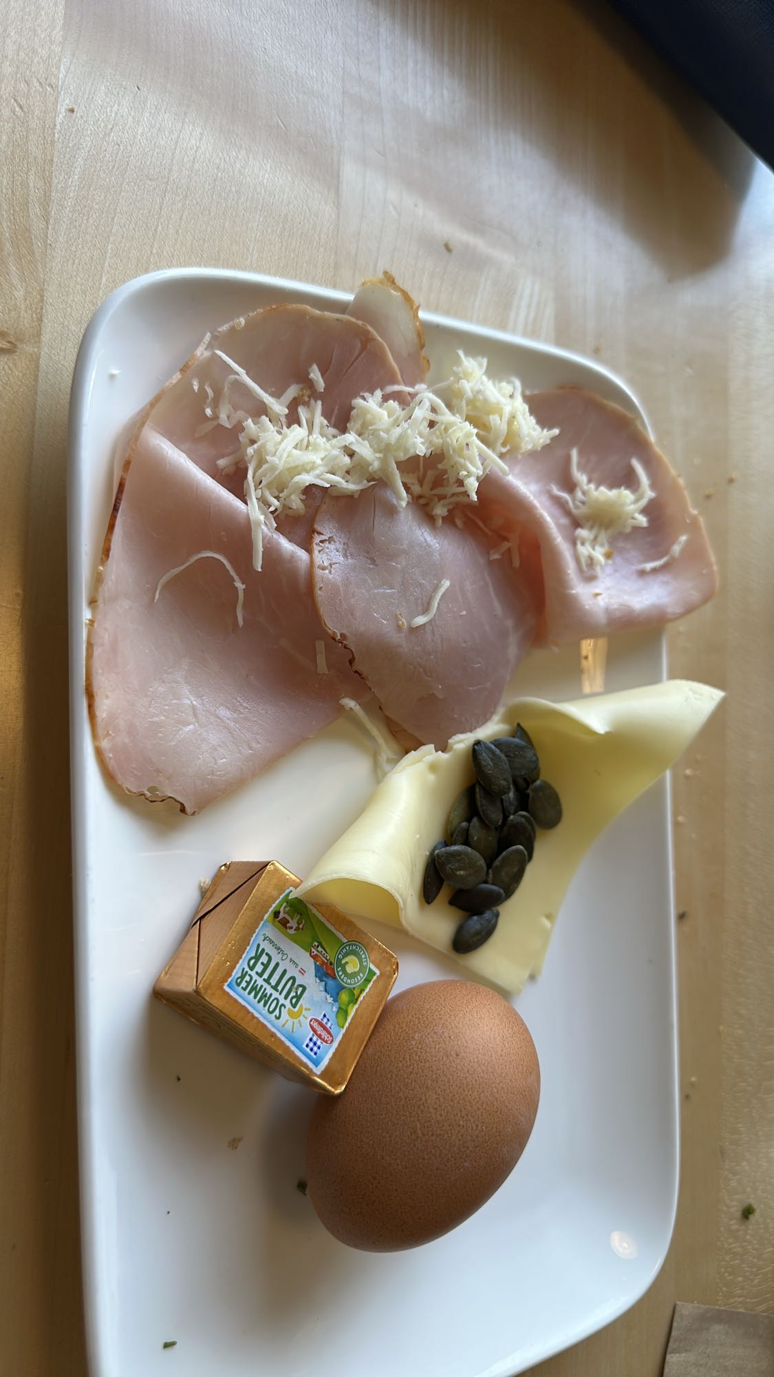 Frühstücksteller mit Schinken