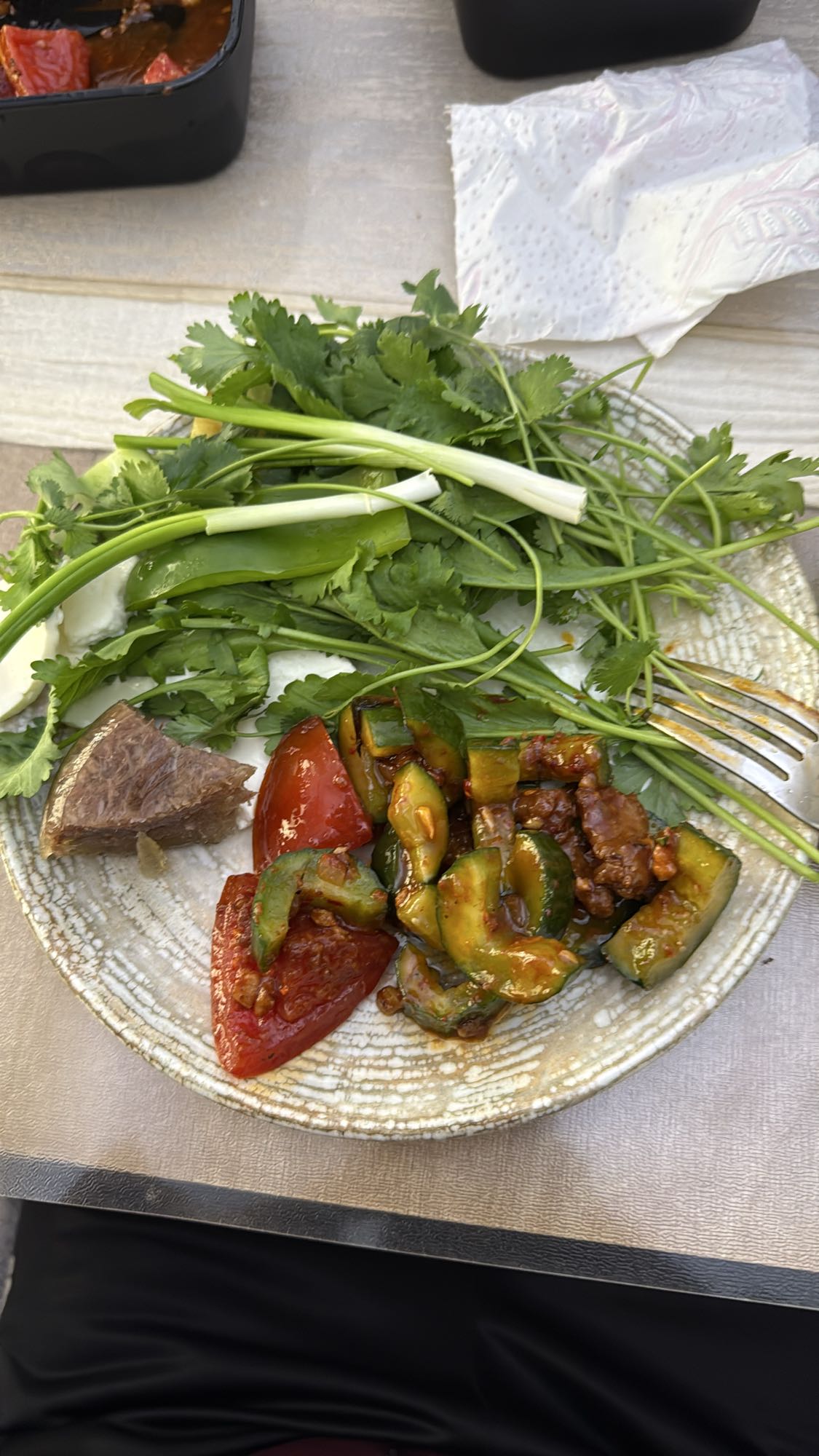 Овощи с мясом и зеленью