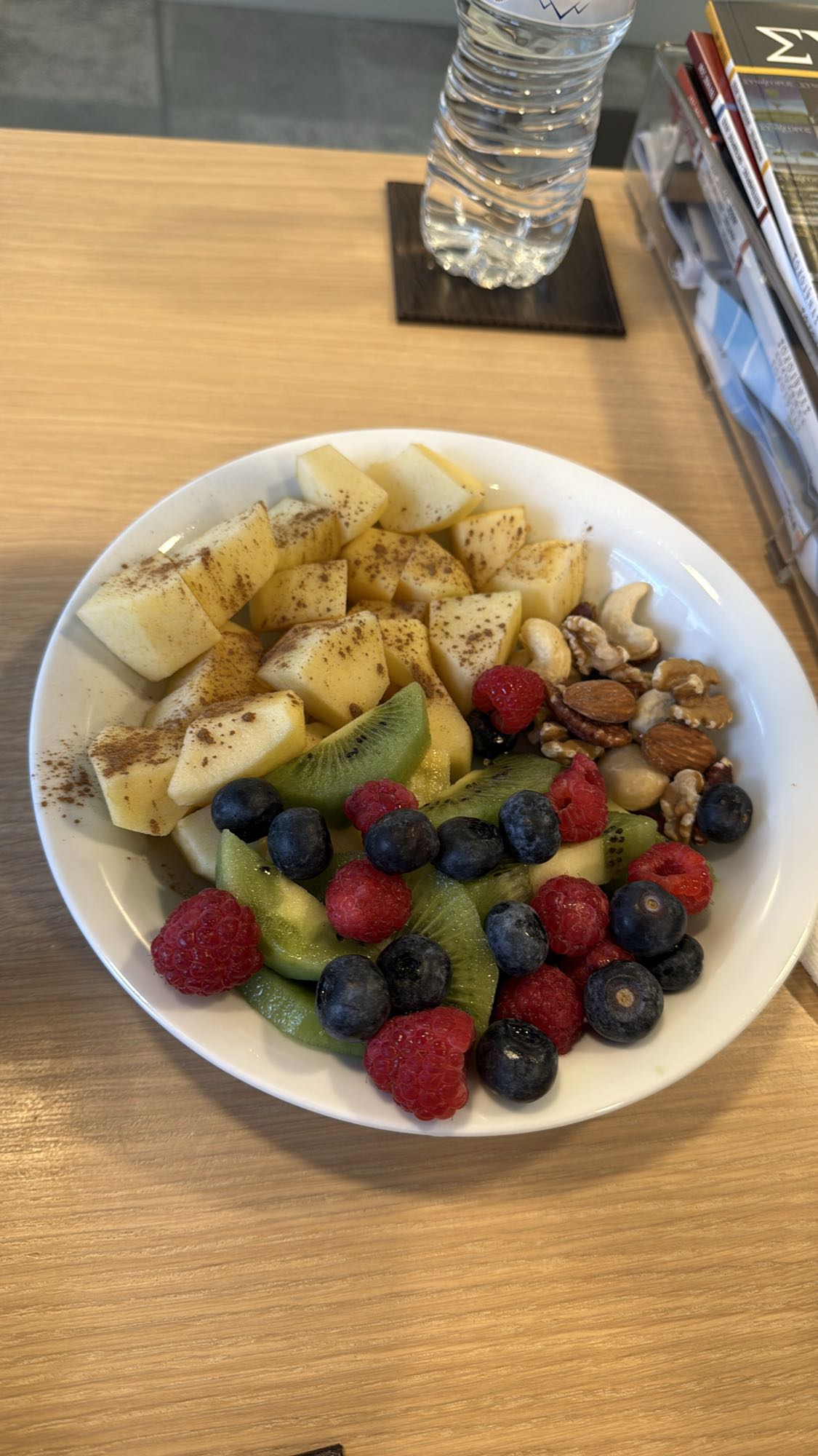 Φρουτοσαλάτα με ξηρούς καρπούς