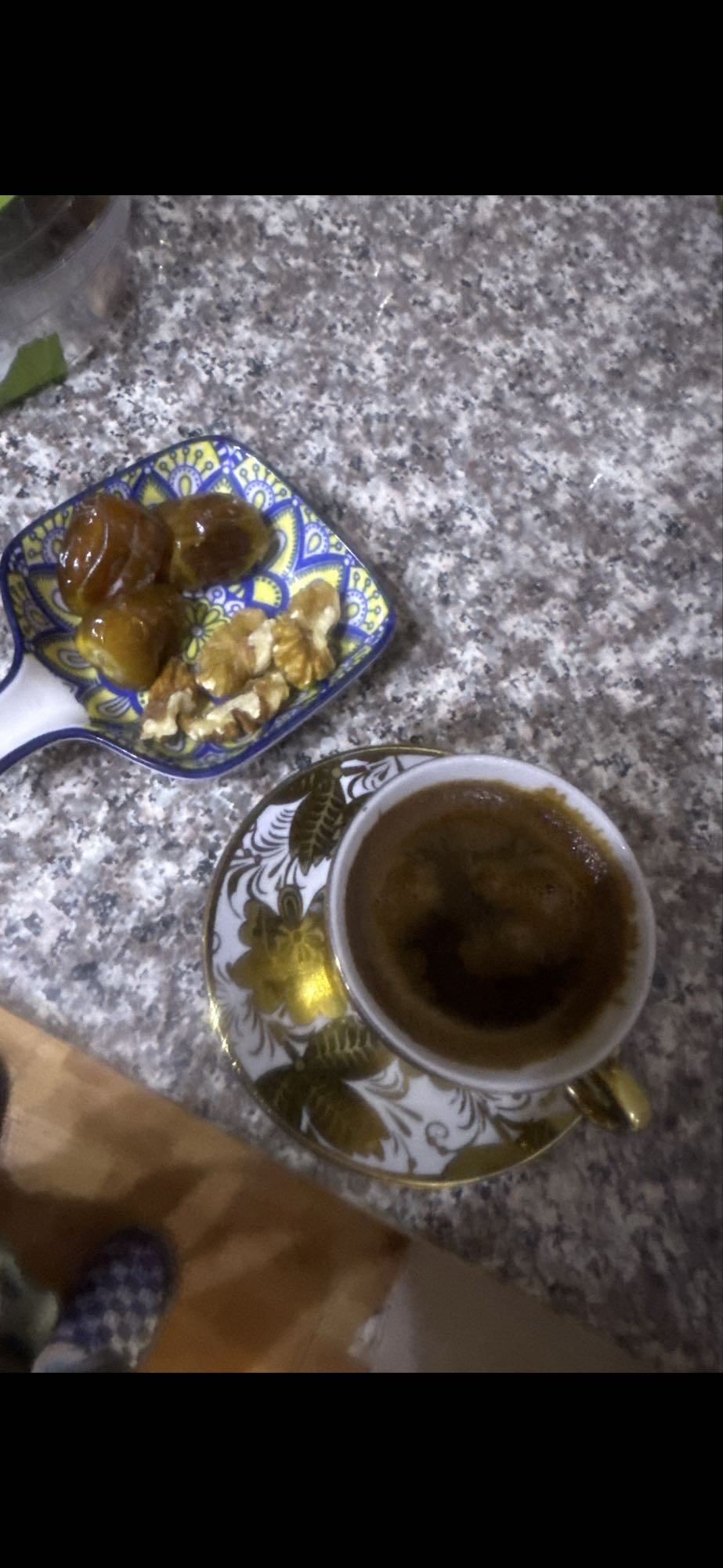 قهوة مع تمر وجوز