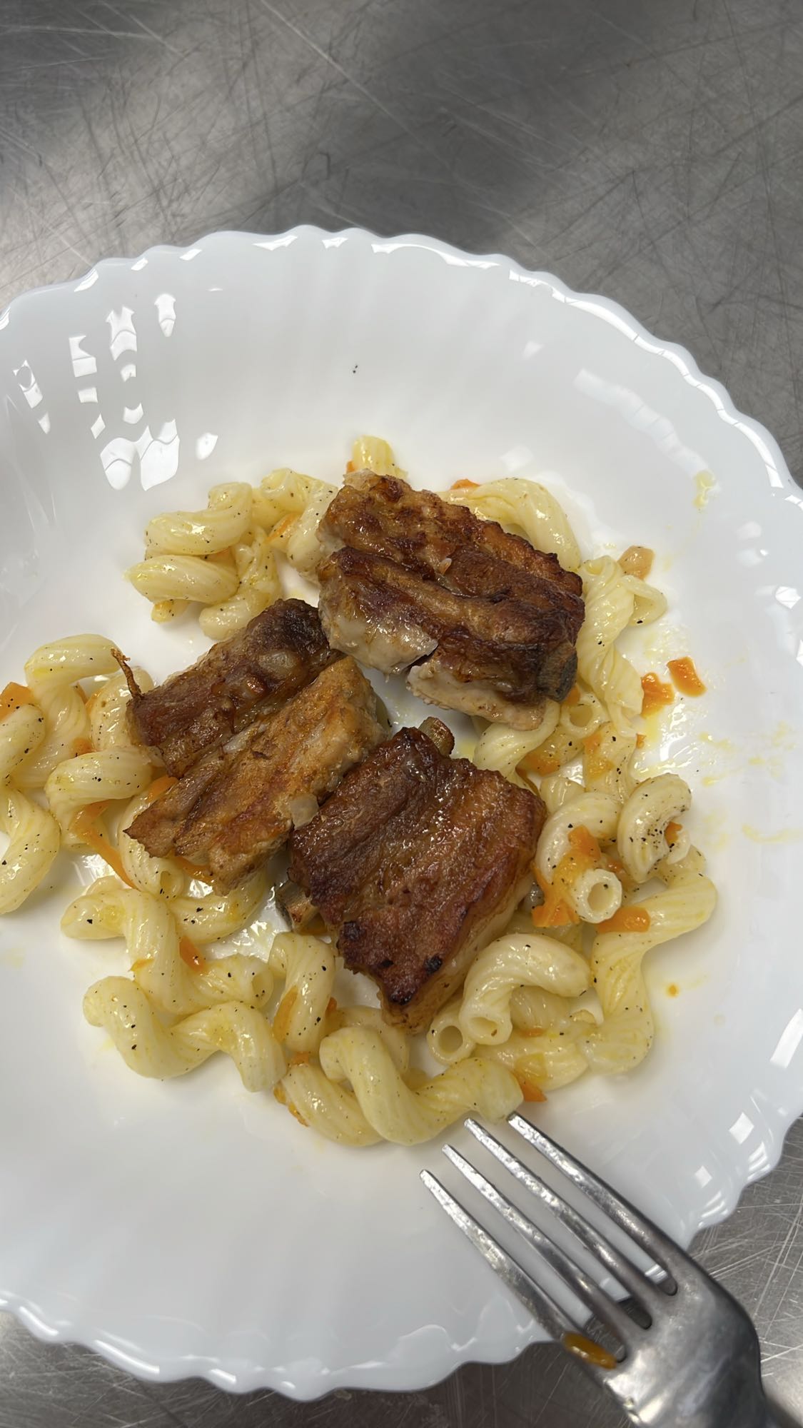 Paste cu coaste de porc