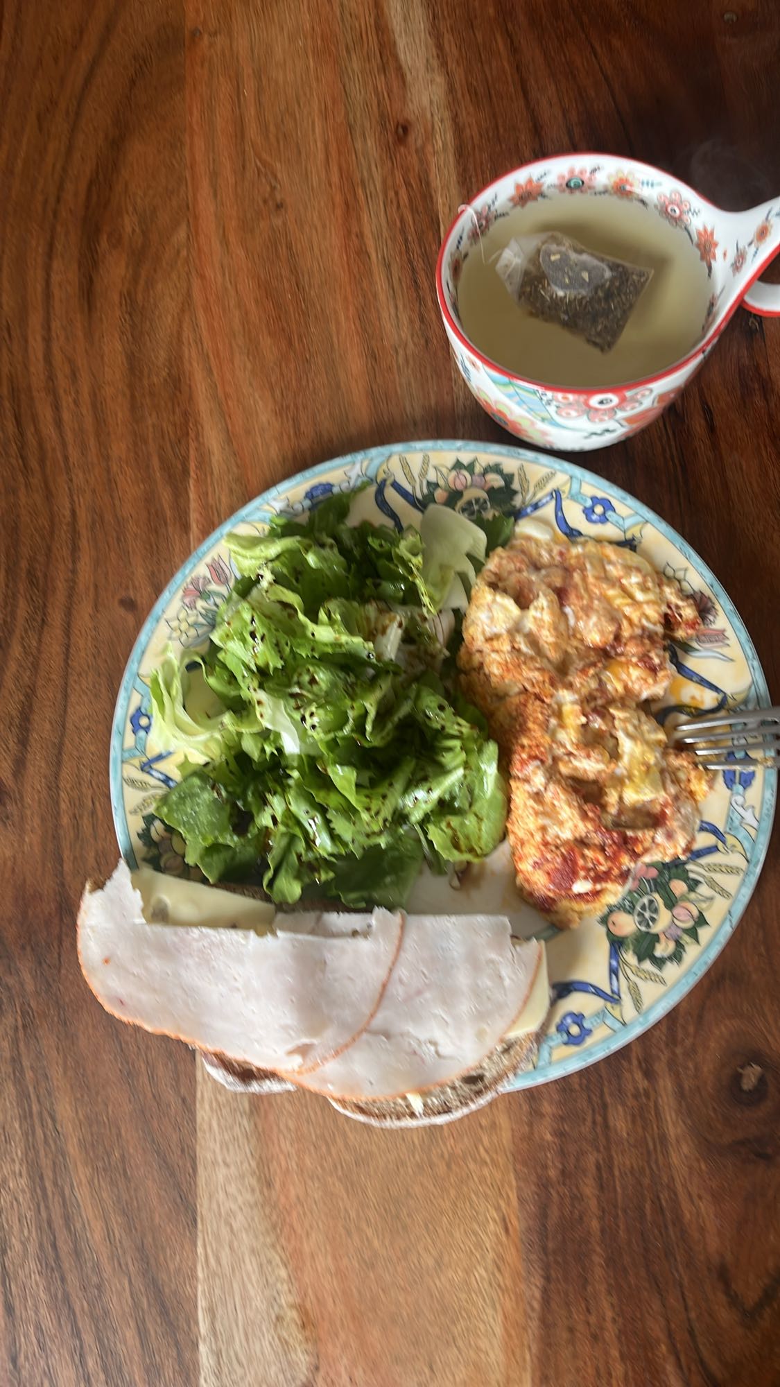 Omelet mit Salat & Tee