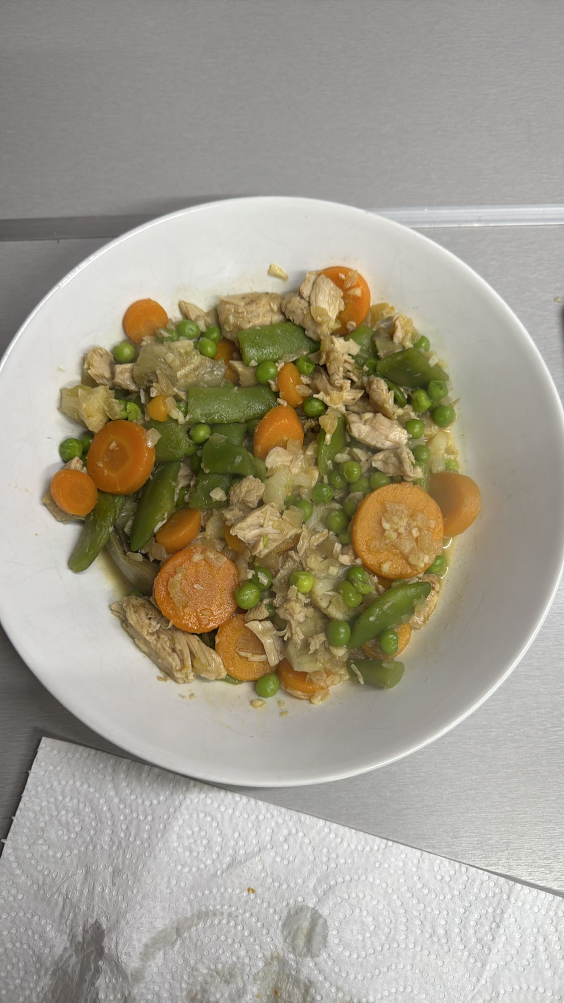 Pollo con verduras salteadas