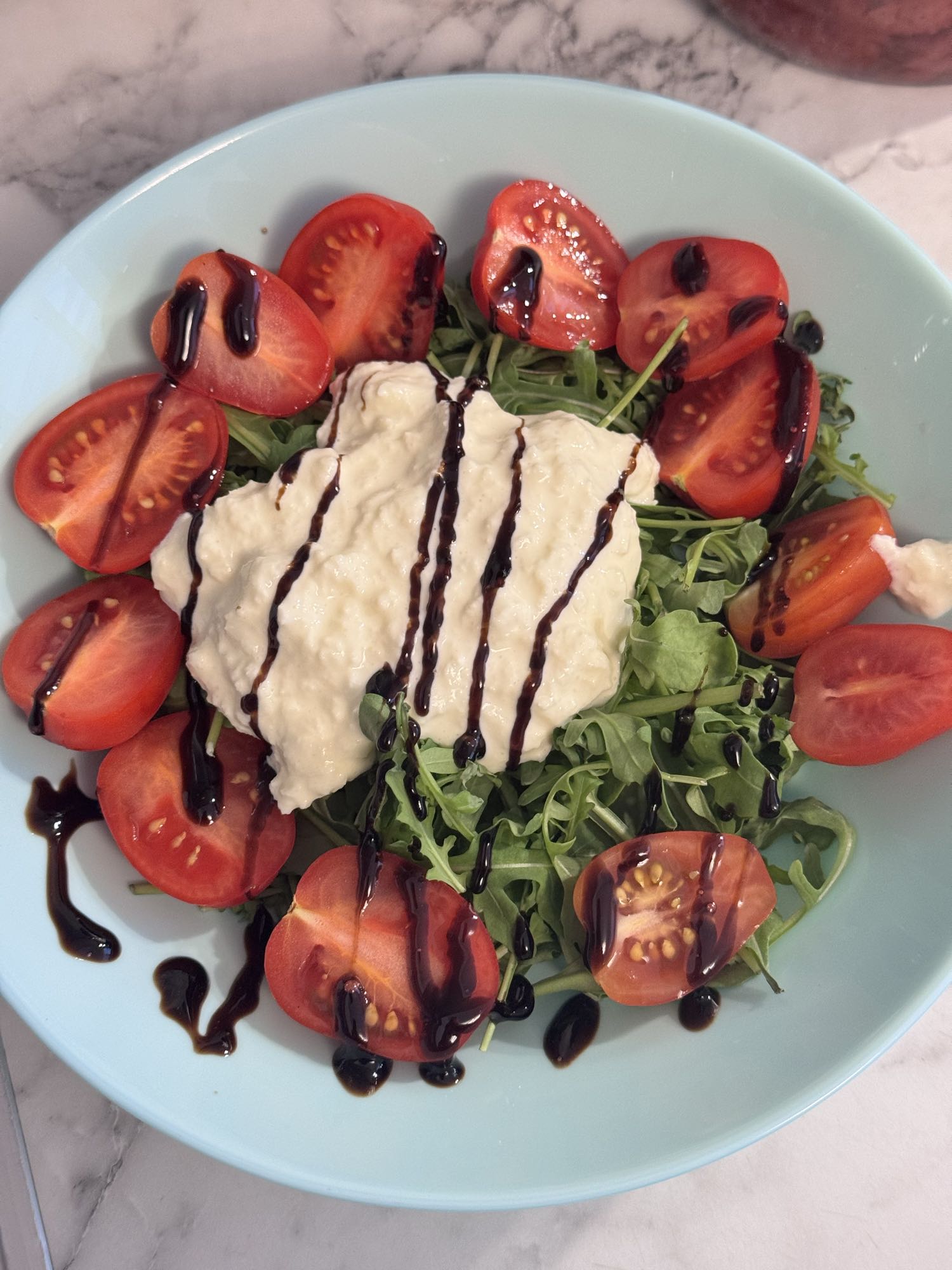 Салат с рикоттой и рукколой