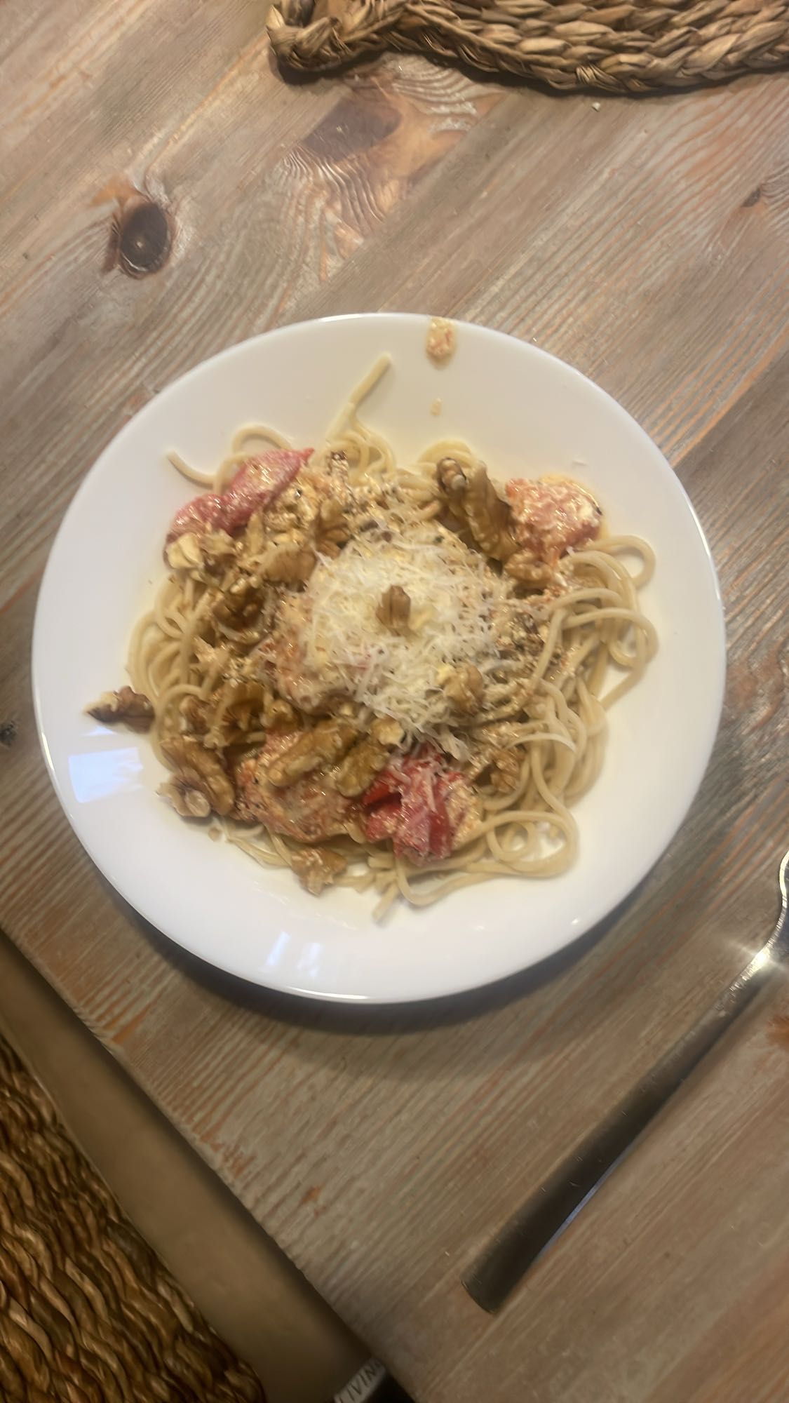 Makaron z orzechami i serem