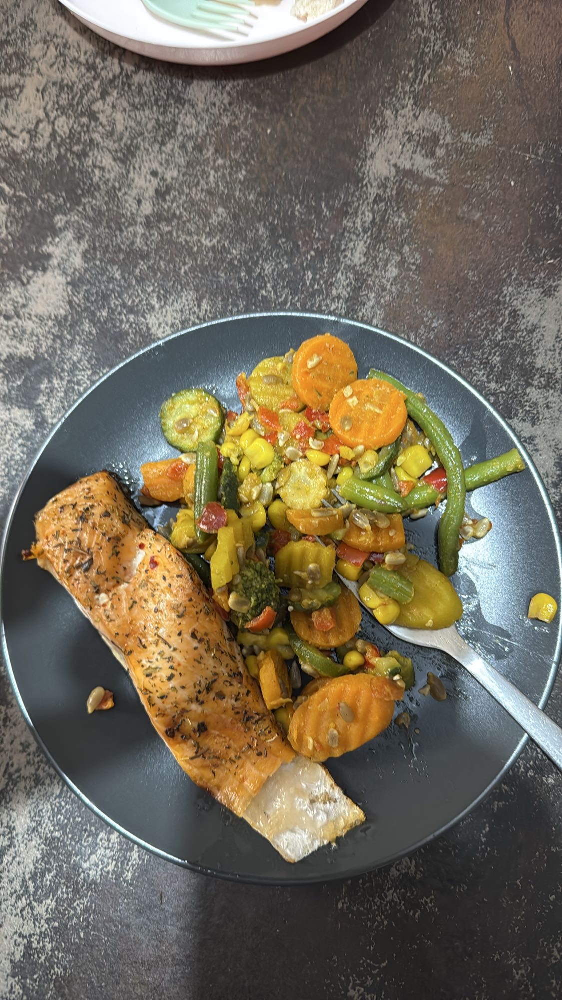 Somon cu legume la abur