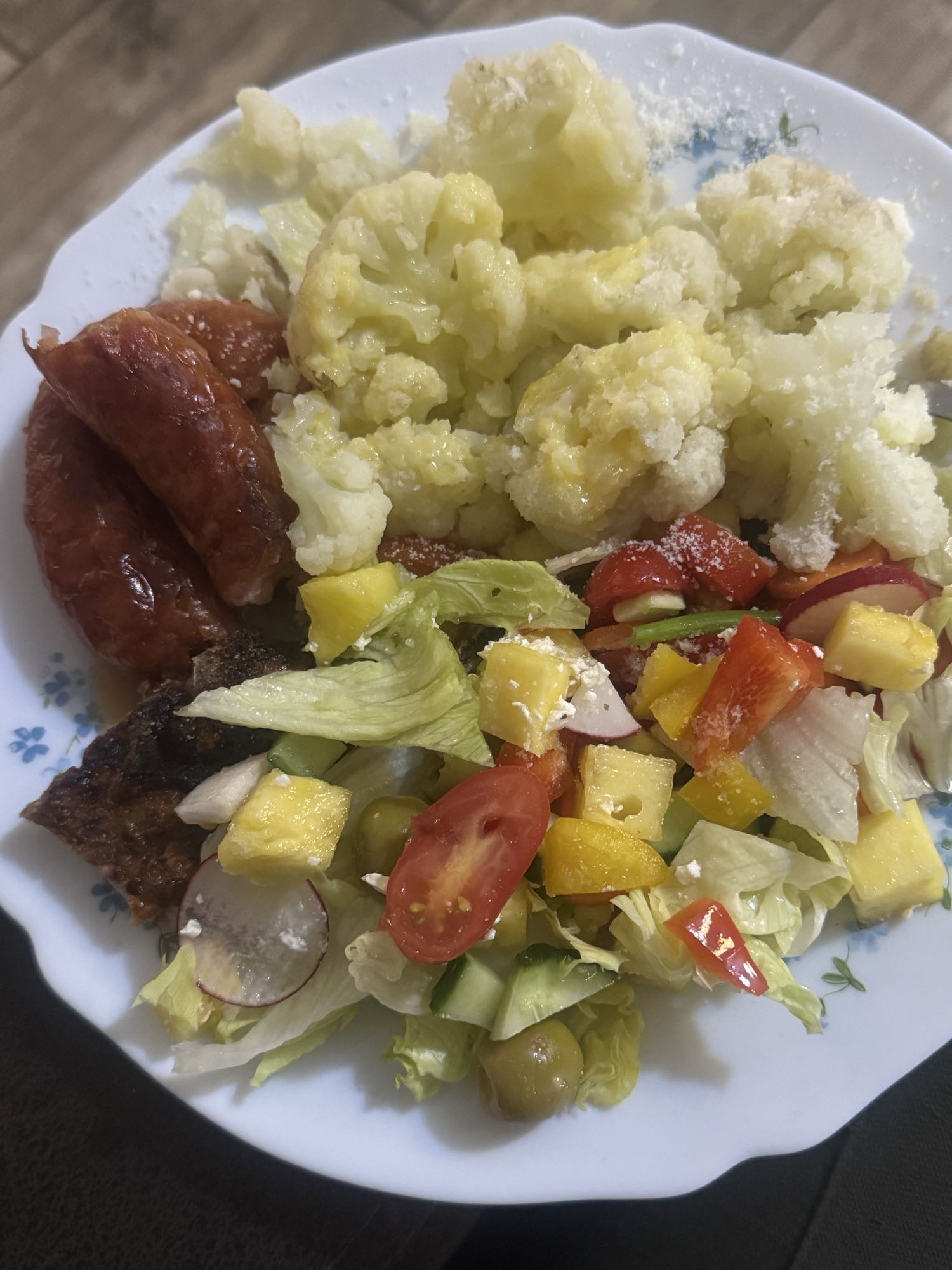 Sausage, Cauliflower & Salad Plate