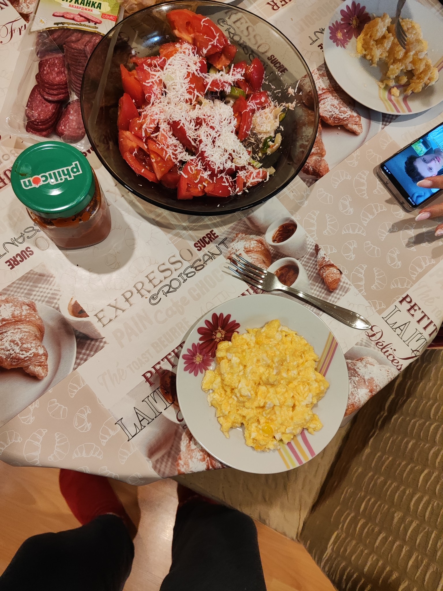 Scrambled eggs & salad