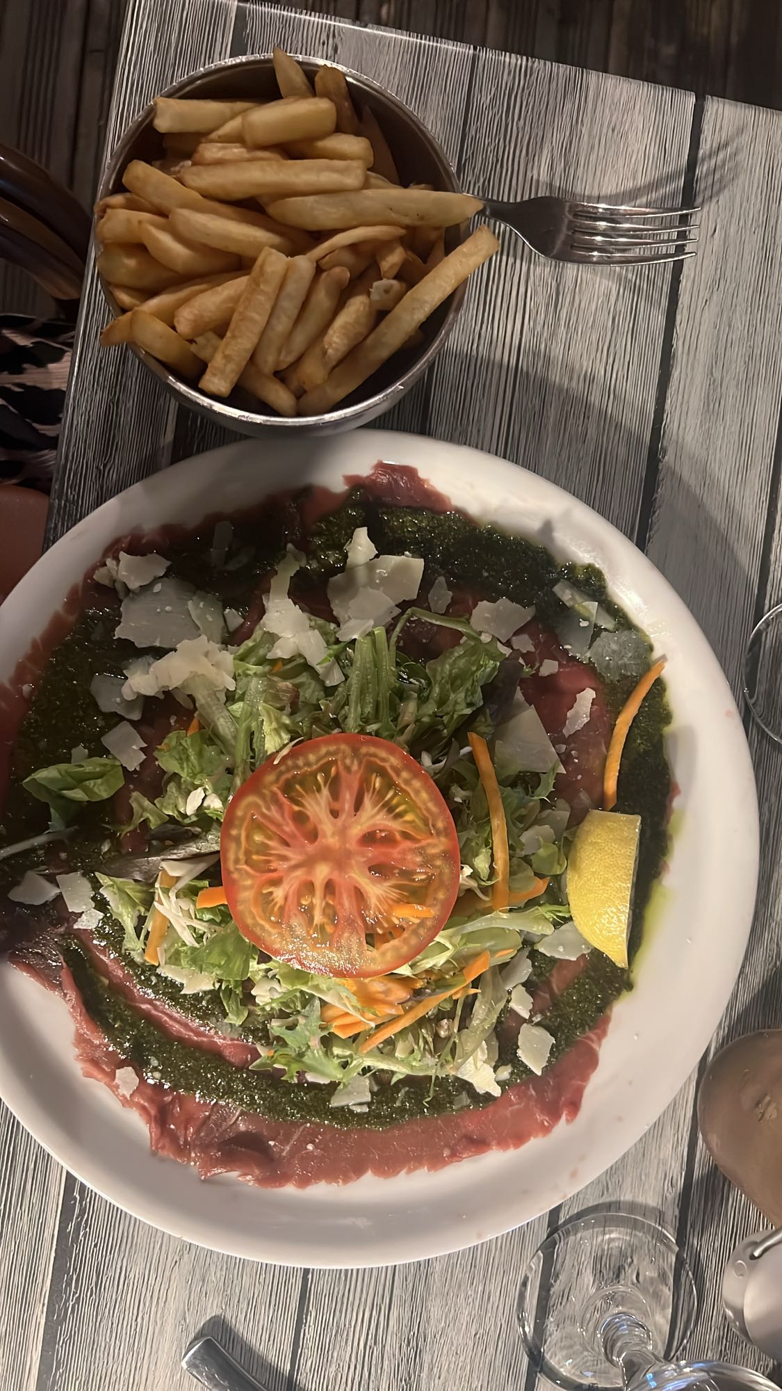 Carpaccio de boeuf et frites