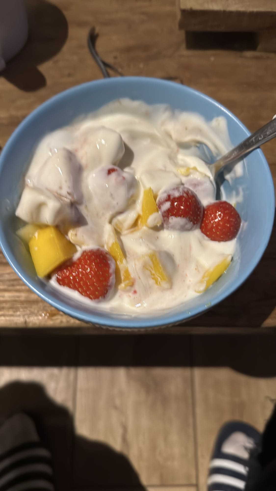 Joghurt mit Erdbeere und Mango