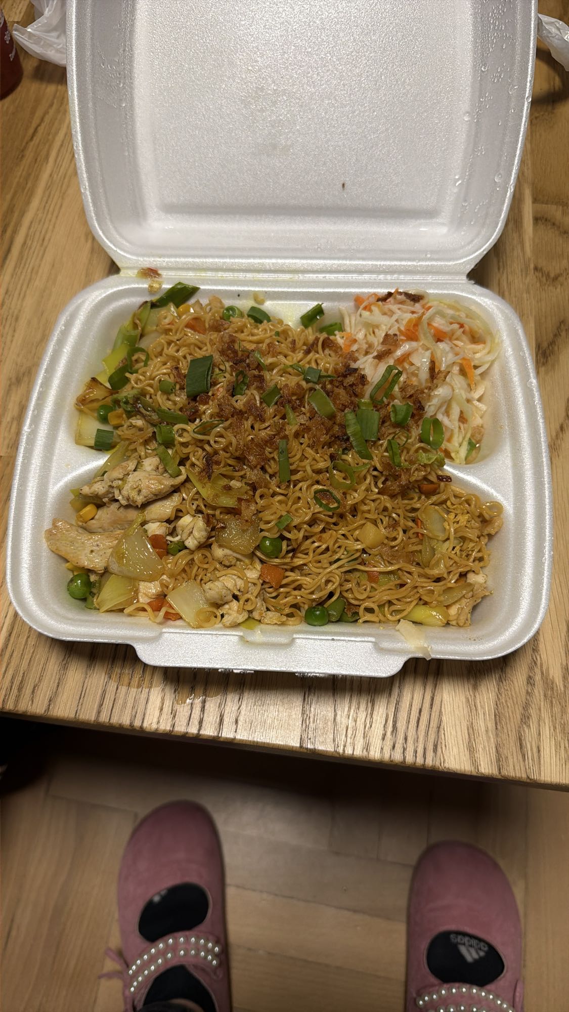 Smażony makaron z kurczakiem