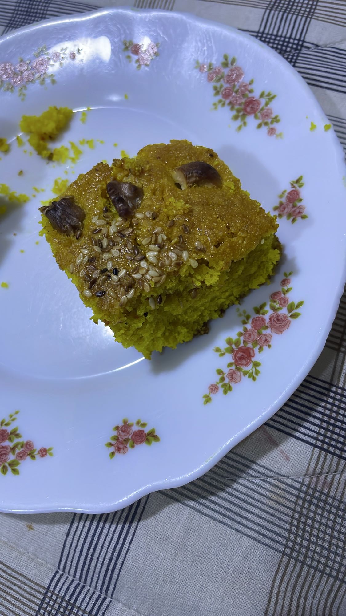 Semolina turmeric cake