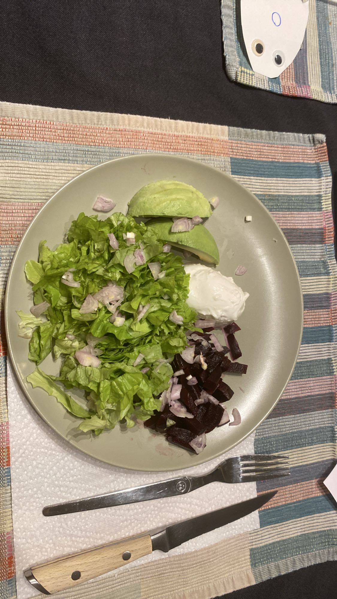 Salade fraîche avocat betterave