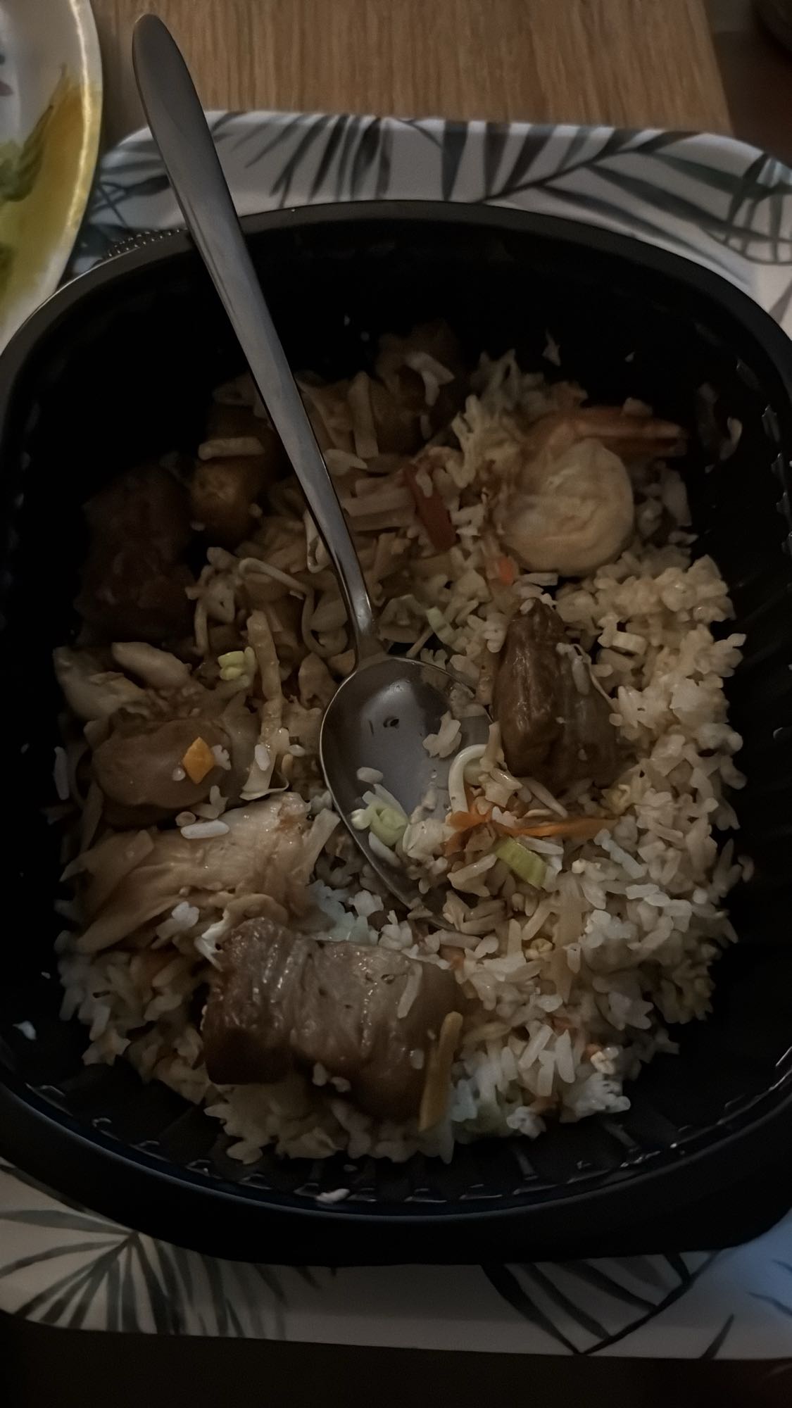 Stekt ris med kött och räkor