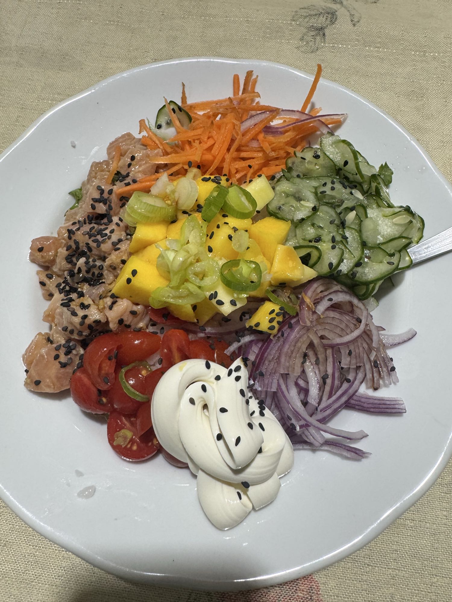 Tigela de salmão tropical