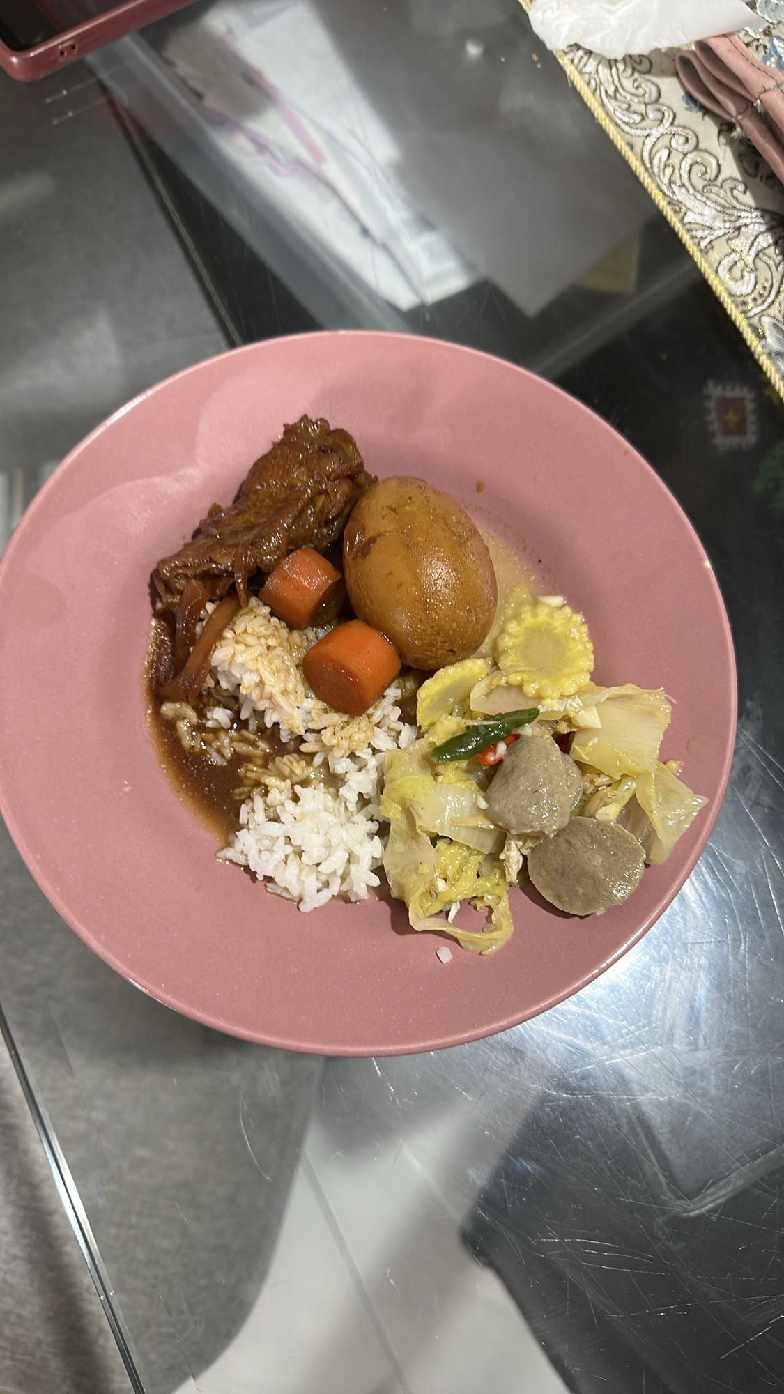 Braised chicken rice plate