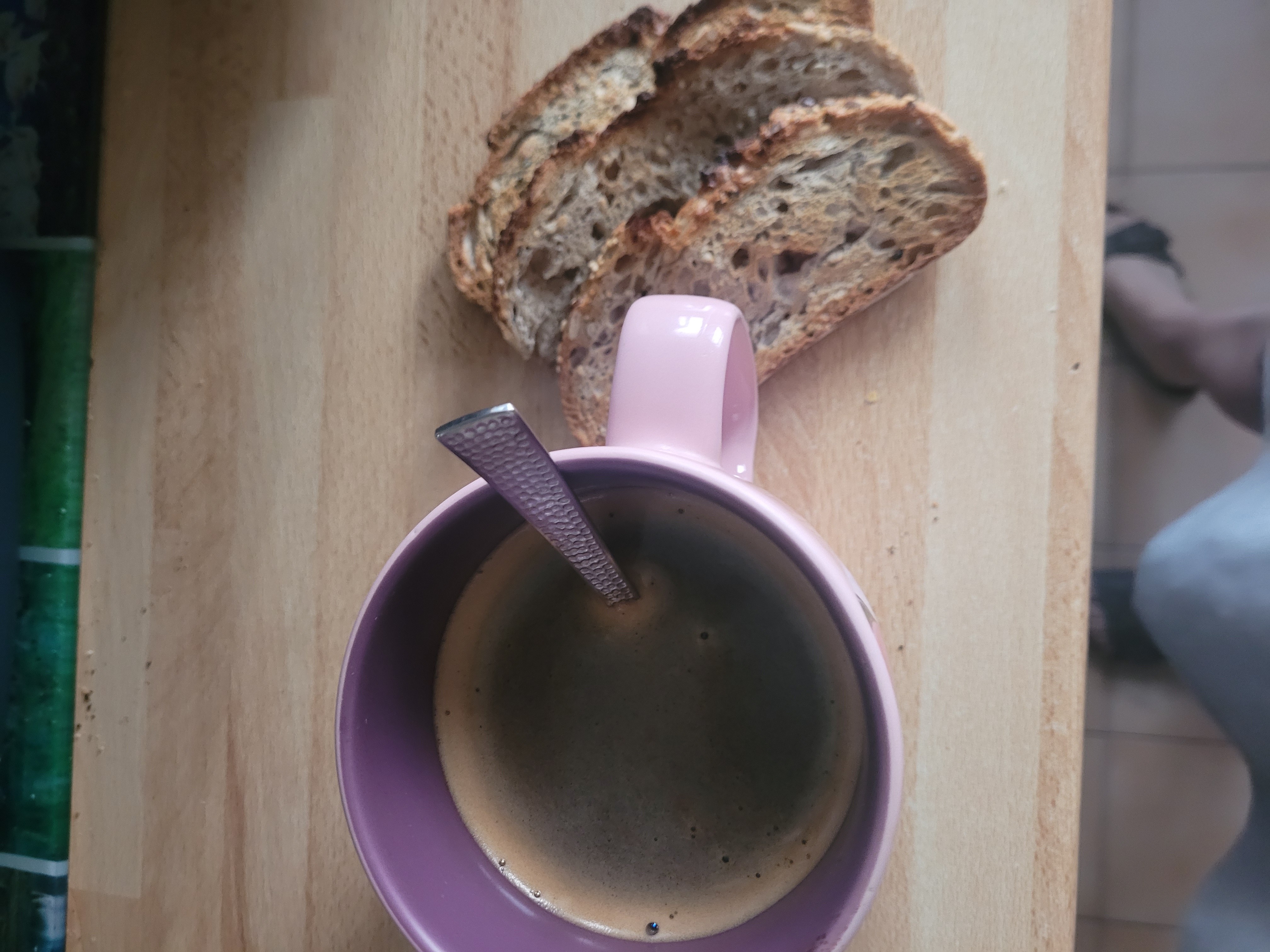 Café et pain tranché