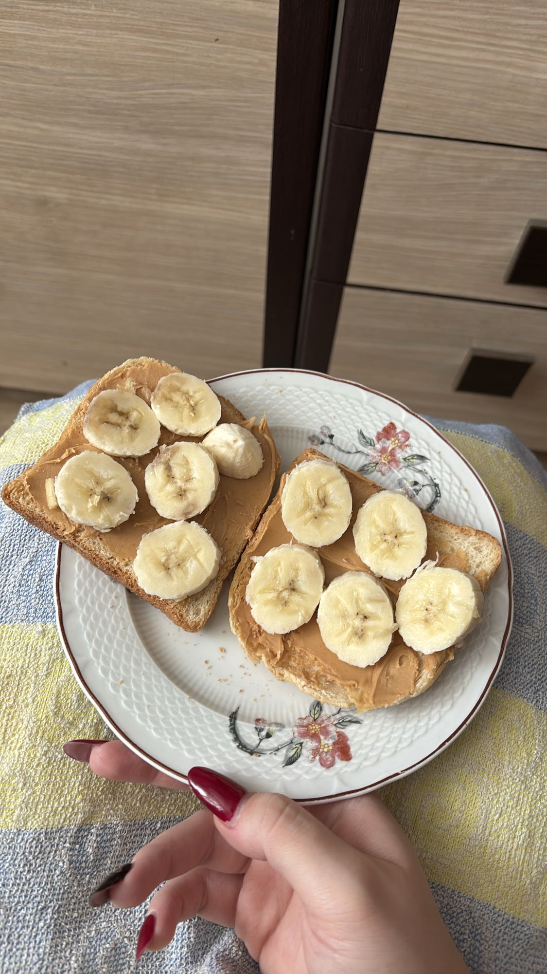 Toast cu unt de arahide și banane