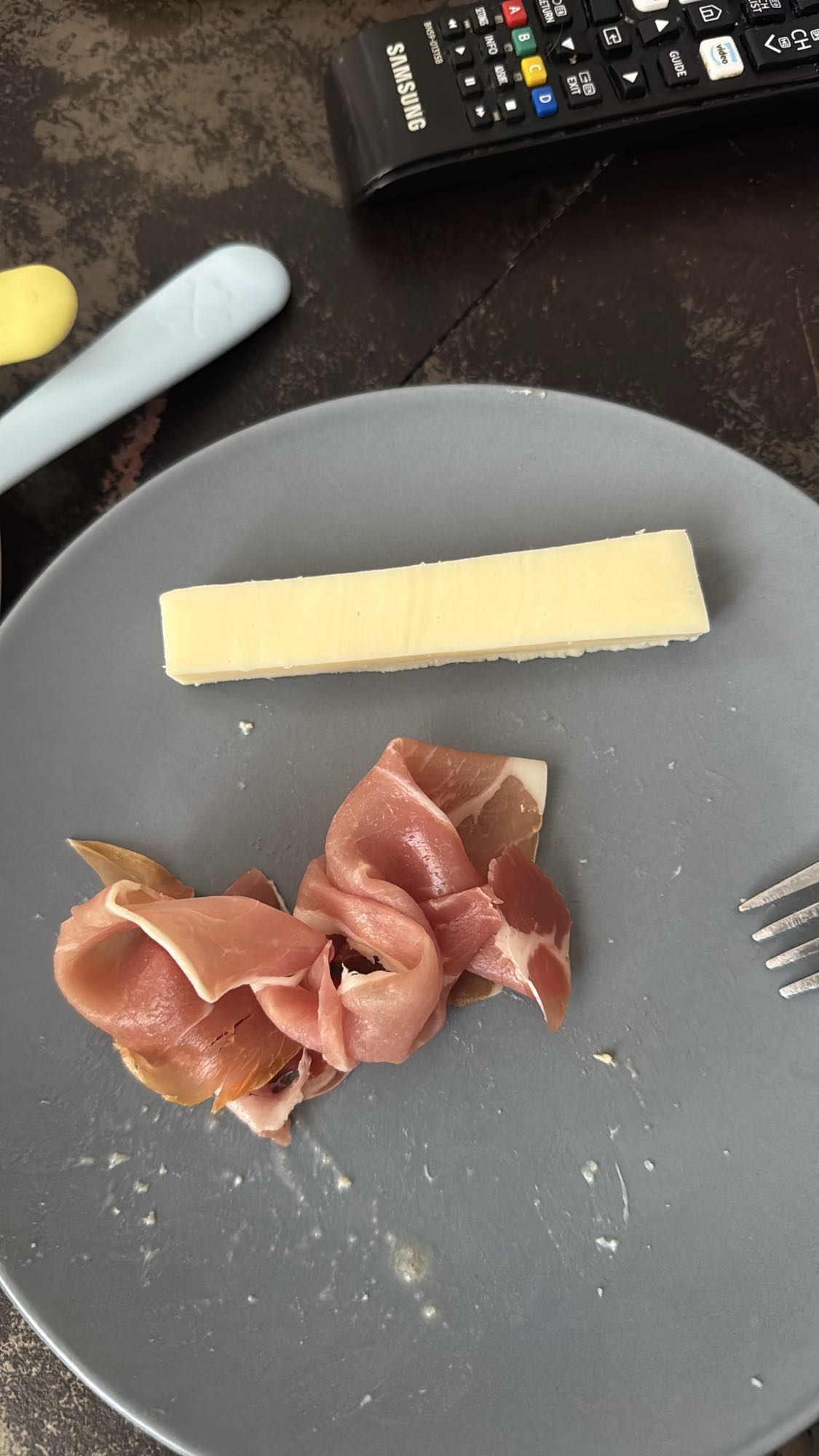 Brânză cu prosciutto